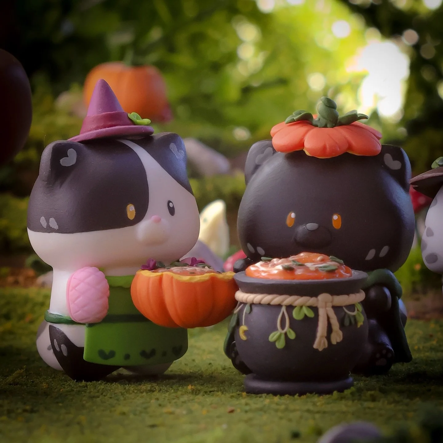 a wholehearted and happy halloween to all frends !! ~🌳🎃 wherever you are and however you celebrate, may your spoopy day be full of yummy treats and fun-scary vibes ✨👻

now for the big question&hellip; what&rsquo;s your favourite halloween candy?? 