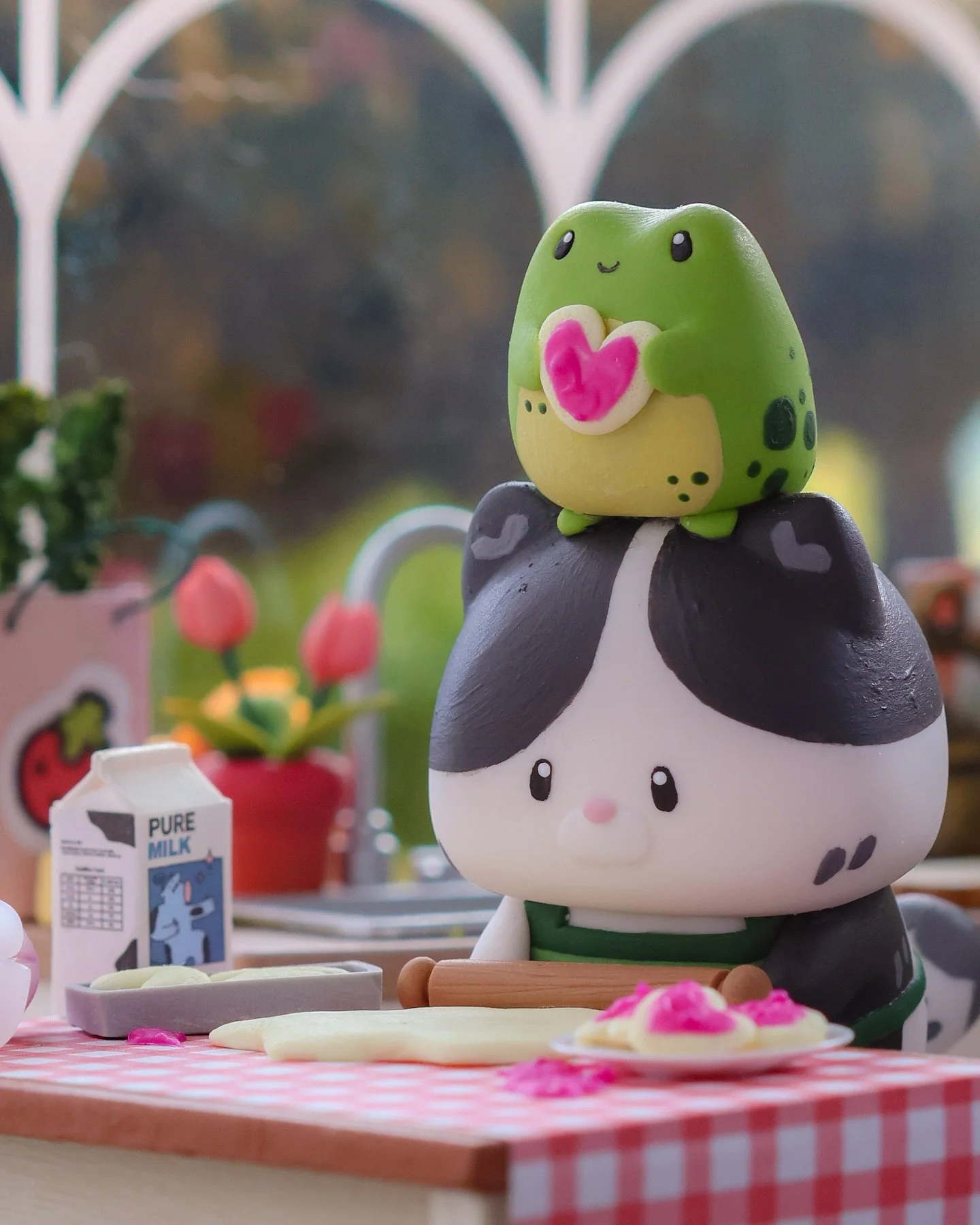 happeeeee frendsgiving ~!! 💛🌳 we&rsquo;ve got homemade cookies aplenty ⊹ ࣪ ˖ there&rsquo;s a whole stack of &lsquo;em just for you 🫶

artsy note : I&rsquo;ve updated cassi&rsquo;s design a bit 🤏 although I loved her heterochromia, I think her fur