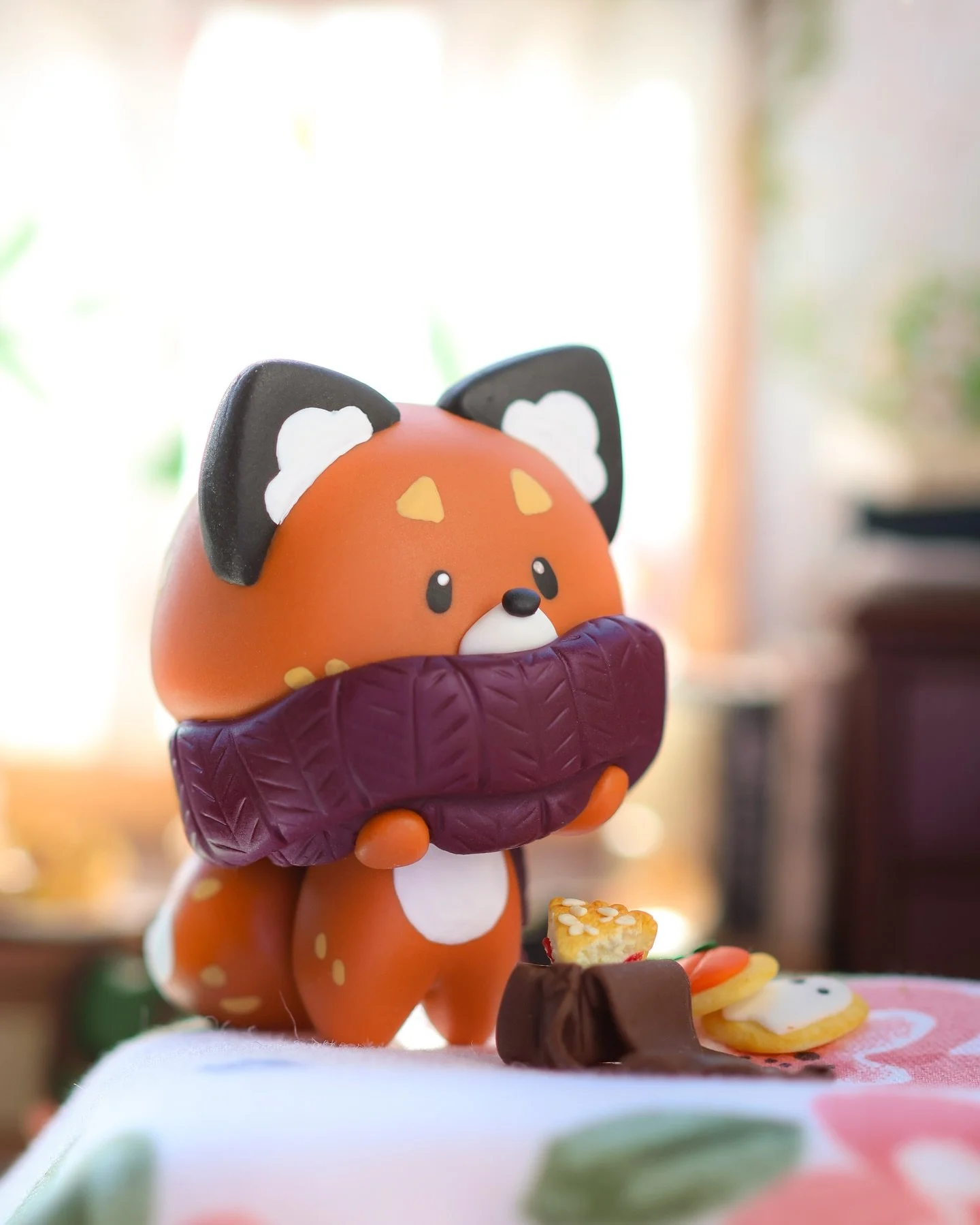 woolly scarf?🧣 &hellip; yummy snacks? 🍒🍪 &hellip; looks like we&rsquo;re good to go !! ⊹ ࣪ ˖

Fren the fox is bundled up and ready for adventure ~🗺️🌳 they borrowed a few treasure maps from the local library and packed their bag with baked goods 