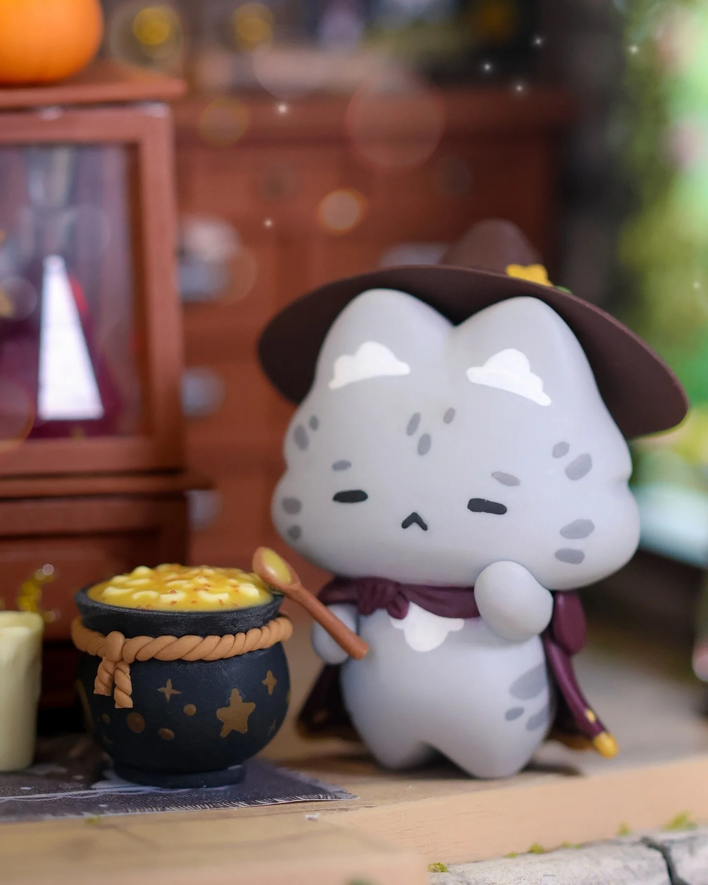 hmm&hellip; needs more salt ⊹ ࣪ ˖ヾ( &bull;̀⤙ &bull;́ ) 

Waulda (the local forest wizard) is brewing up her best heirloom recipe! cauldron mac n&rsquo; cheese ⋆.˚🧀

can&rsquo;t be celebrating spooky season on an empty stomach now can we? ༄˖&deg;.🫕･