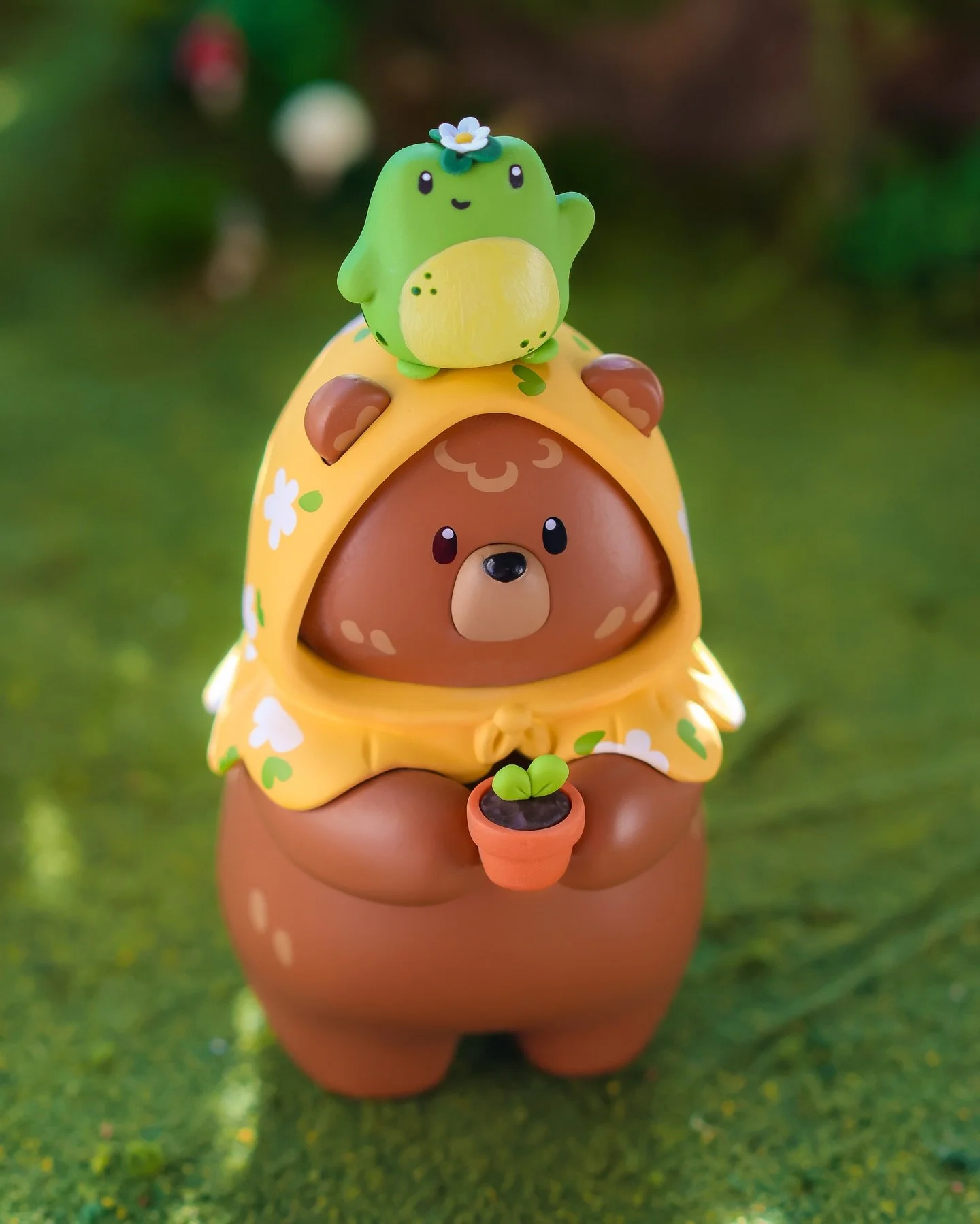 ⊹ ࣪ ˖ finding comfy adventures, with a frend by your side ~ ʕっ&bull;ᴥ&bull;ʔっ✏️

^^ 𝙥𝙧𝙚𝙤𝙧𝙙𝙚𝙧 Bloop Bear and adopt your own chonky lil&rsquo; helper! 🫶🪴

and tis the time of year giving gifts sooo perhaps Bloop can be a treat for your future