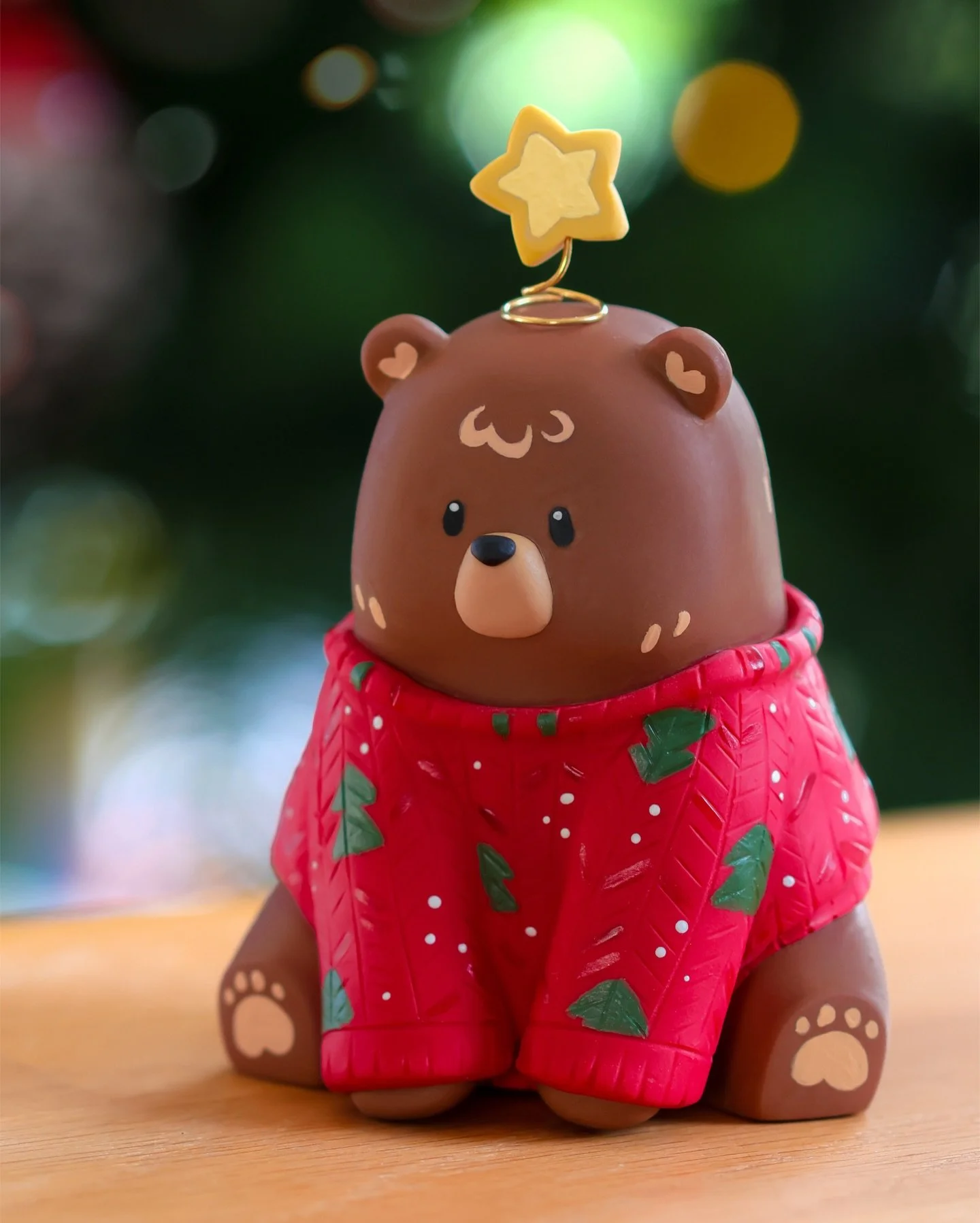 it&rsquo;s the hat that makes the outfit 🌟🐻

Bloop wishes you a very merry christmas !! ~🎄 they hope you unwrapped everything you wished for, enjoyed a hearty meal of festive foods and spent the day surrounded by those who love you 💛😌

if christ