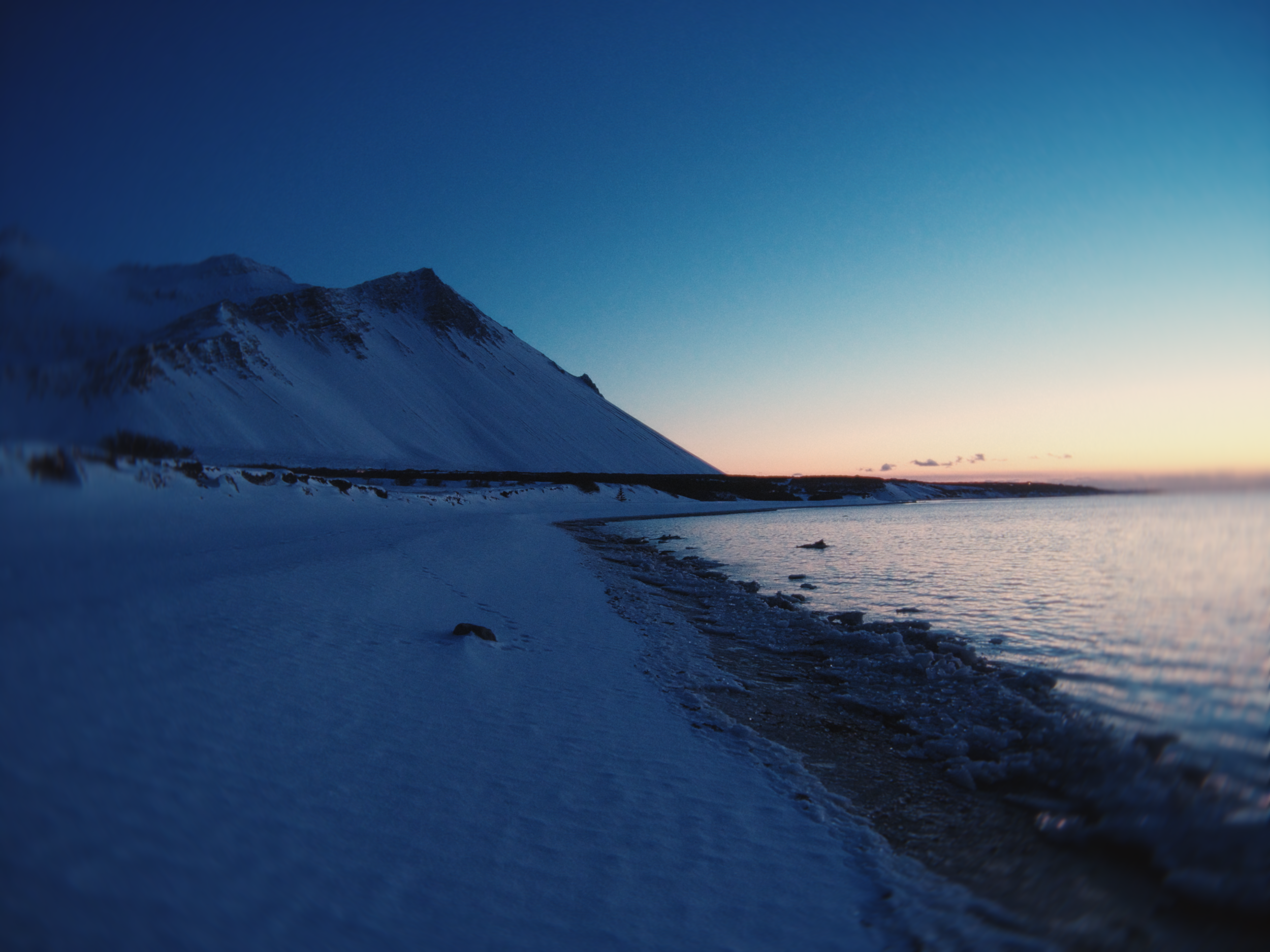 260402_EarthSeaSky.mov.00_00_21_21.Still005.png