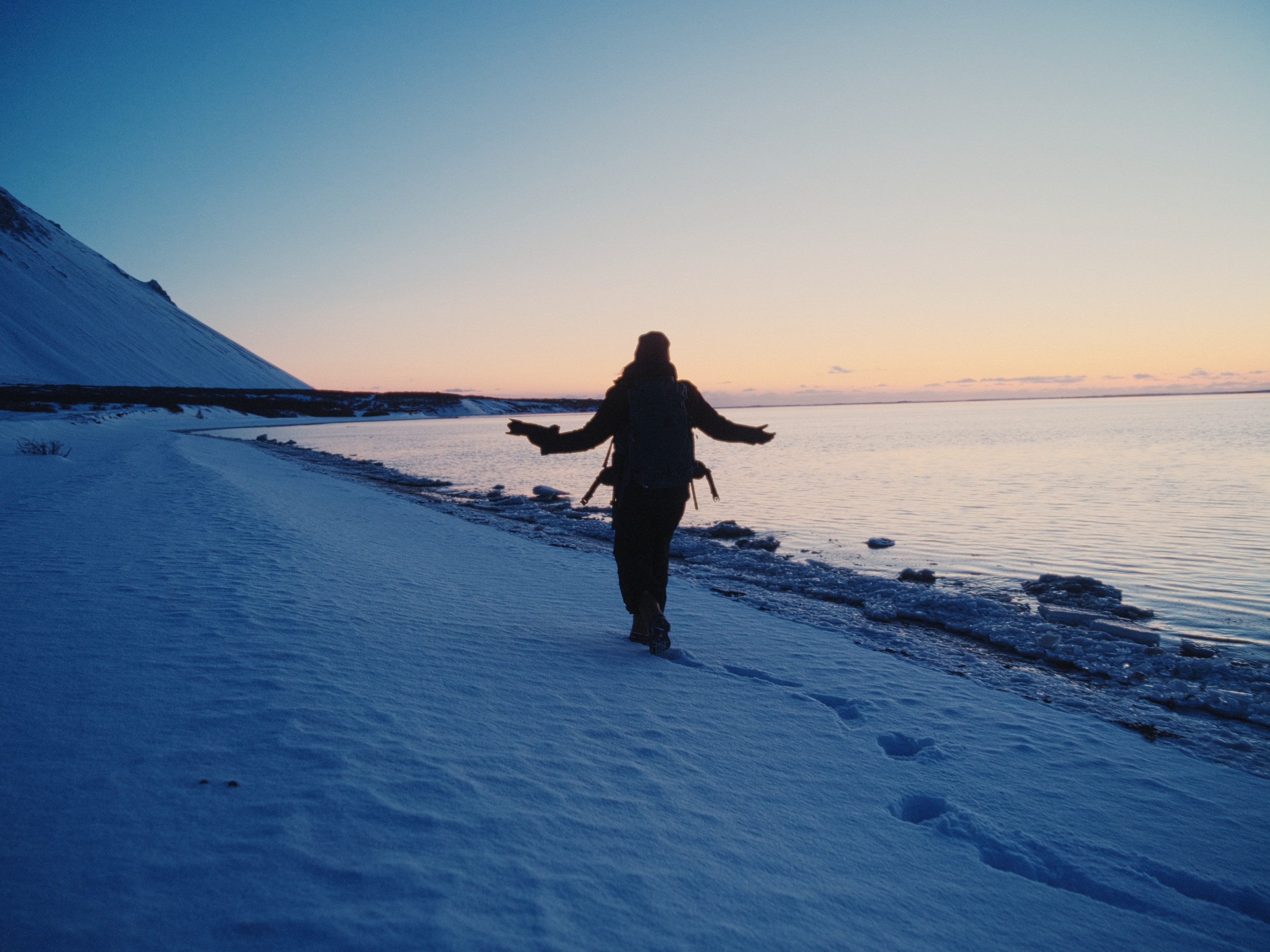 260402_EarthSeaSky.mov.00_11_49_18.Still071.png