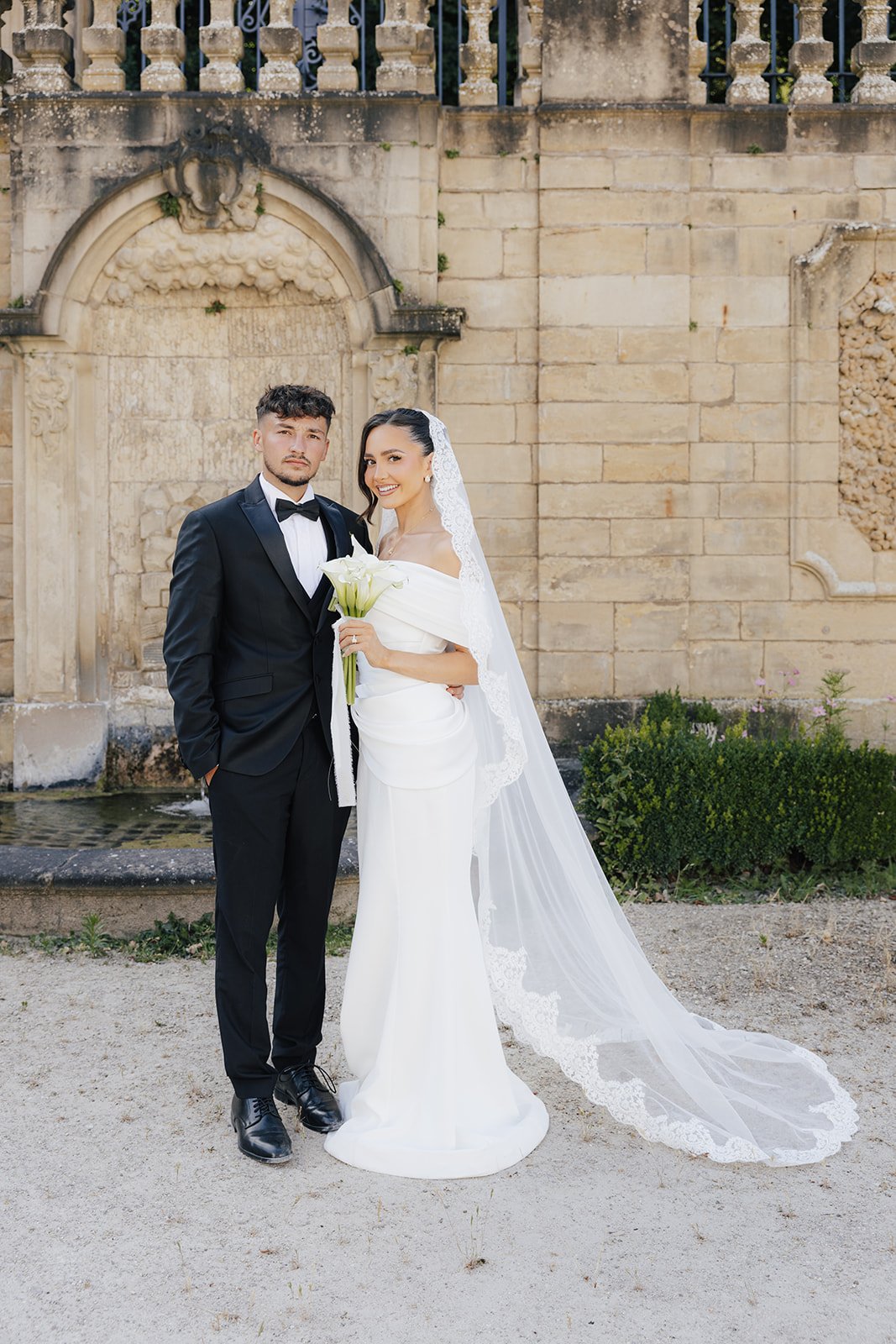 Elegantes Brautpaar beim Paarshooting im Schloss Ansembourg in Luxemburg