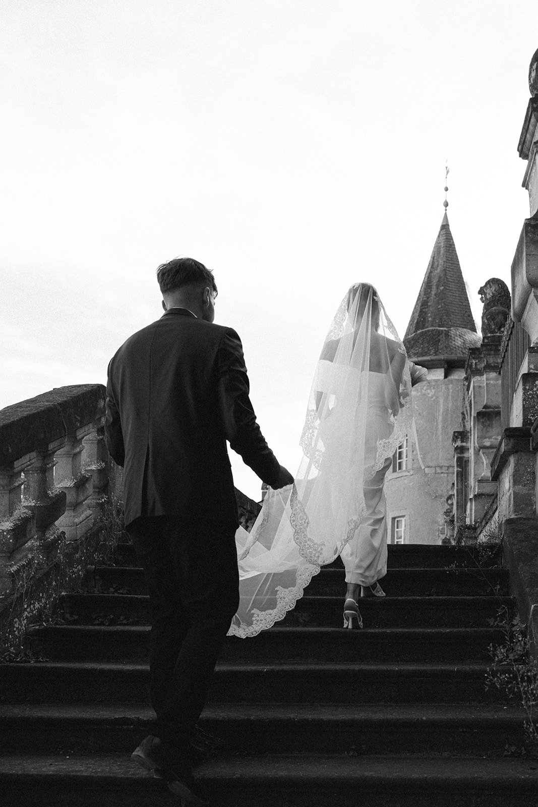 Authentische Hochzeitsfotos eines Brautpaares bei einer Hochzeit in Luxemburg