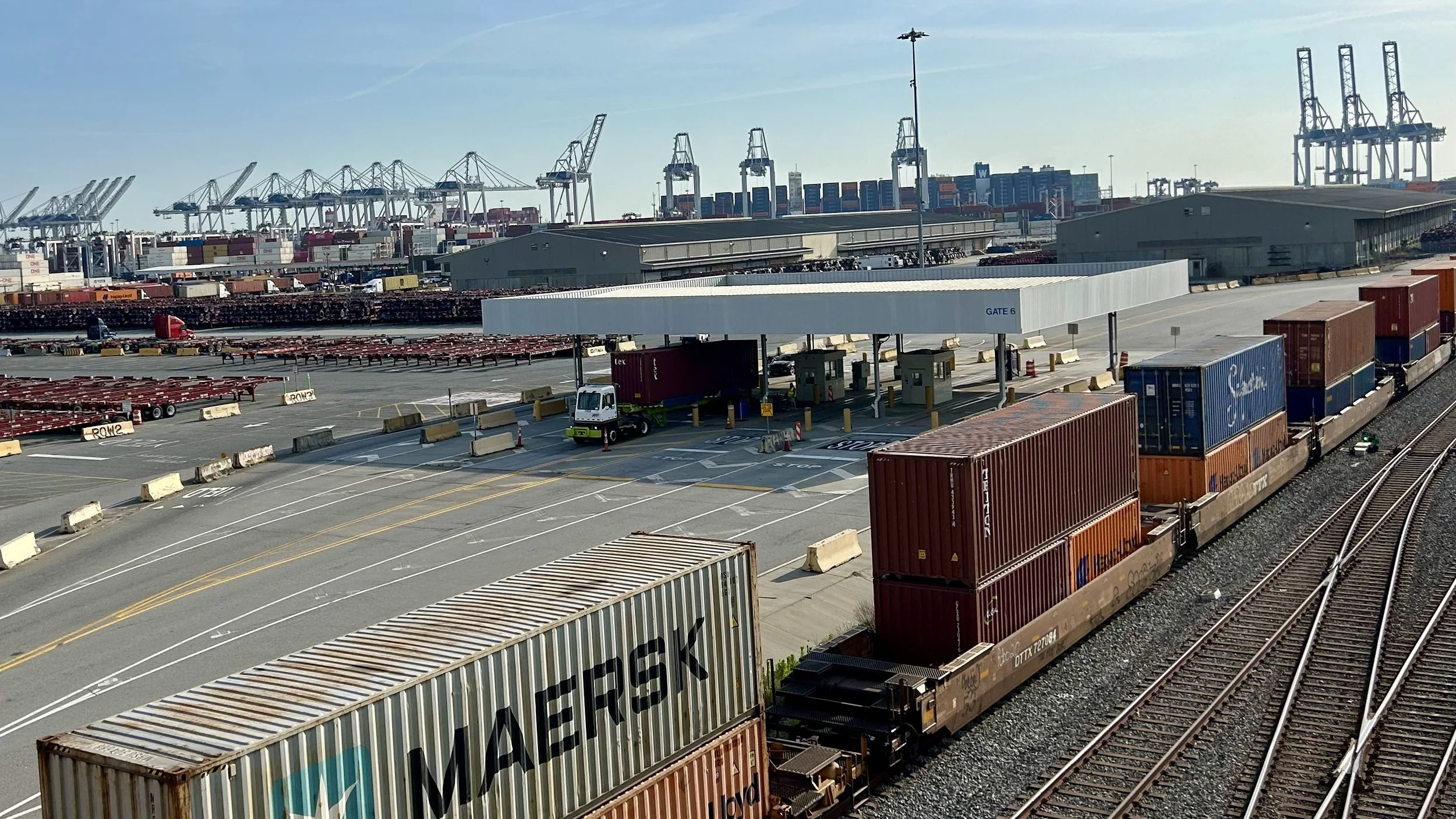Logistics optimization process showing freight cost analysis, inventory flow improvement, and structured 90-day plan to reduce costs and improve supply chain performance.