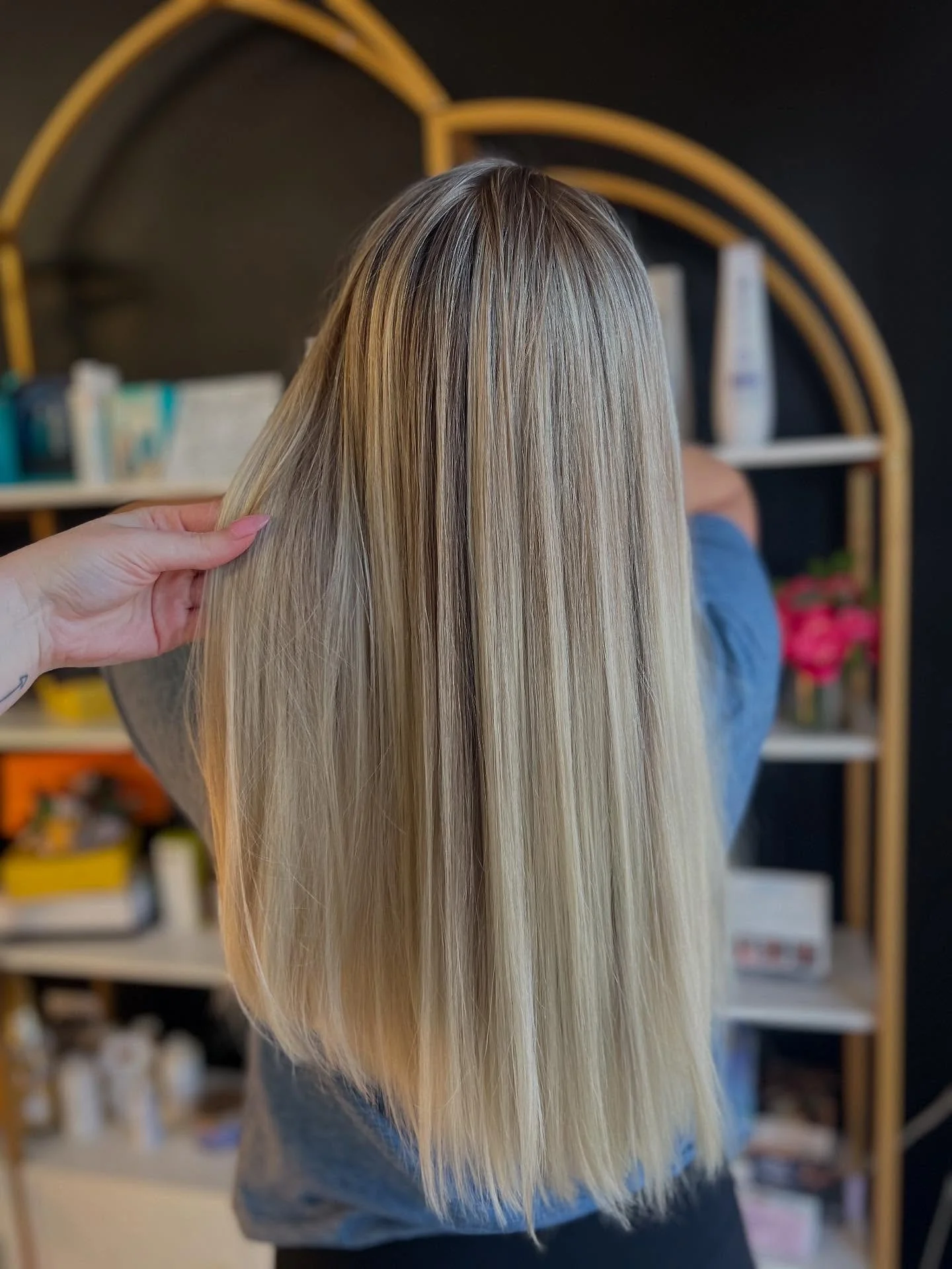 &ldquo; natural &ldquo; lowlights and highlights 

#balayage #highlights #color #bradenton #tampa #bradentonhairstylist #tampahairstylist #blondmeschwarzkopf #schwarzkopfprofessional #explorepage #hairdresser #annamariaisland #sarasota #hair #tiktok 