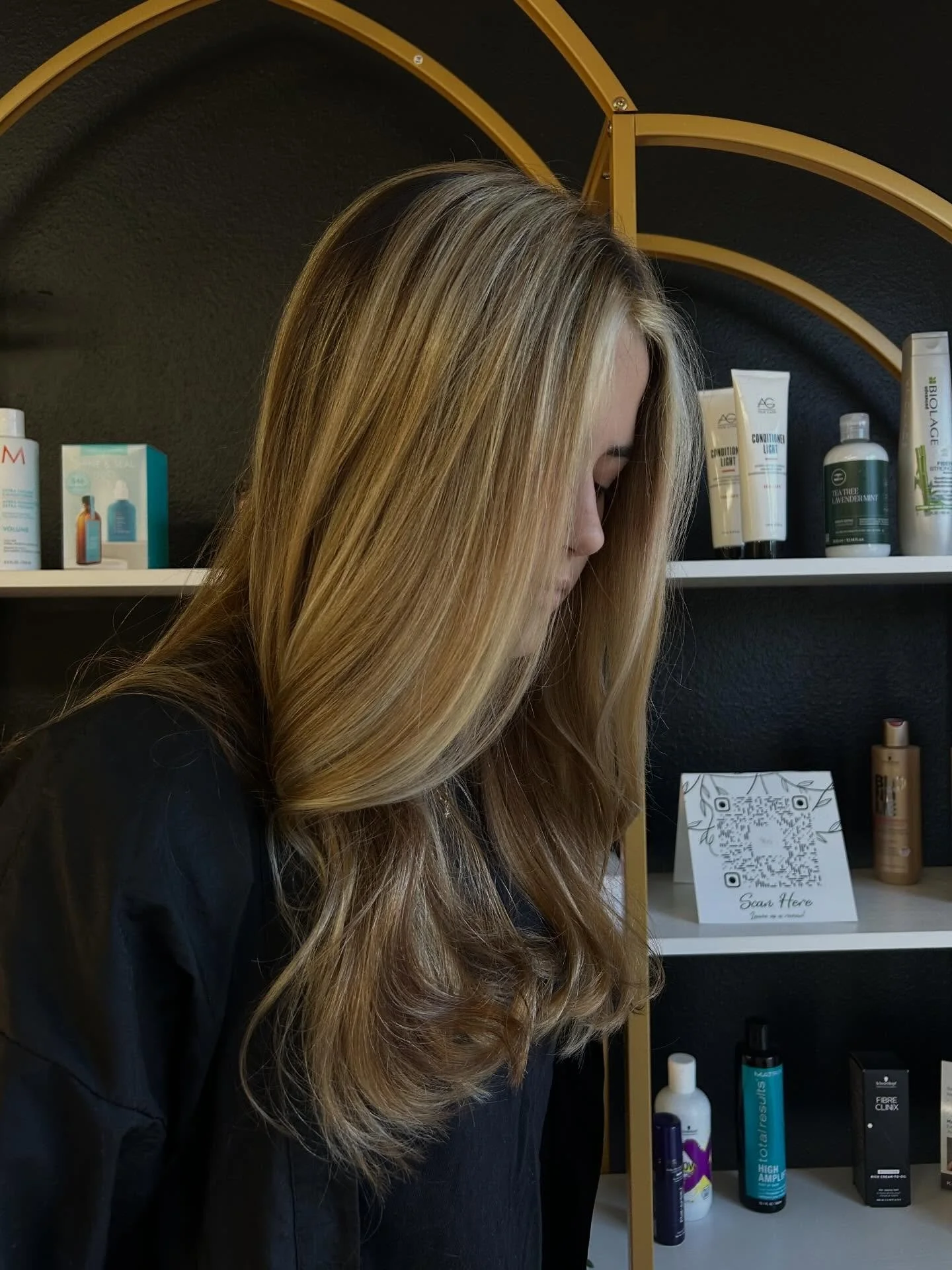 can&rsquo;t go wrong with highlights and a bold money piece 🤭
#balayage #highlights #color #bradenton #tampa bradentonhairstylist tampahairstylist blondmeschwarzkopf schwarzkopfprofessional explorepage hairdresser annamariaisland sarasota hair tikto