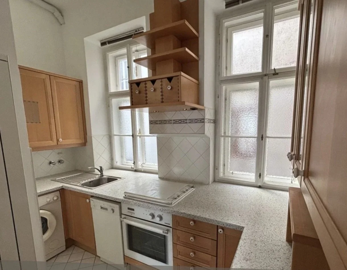 A very 80’s kitchen