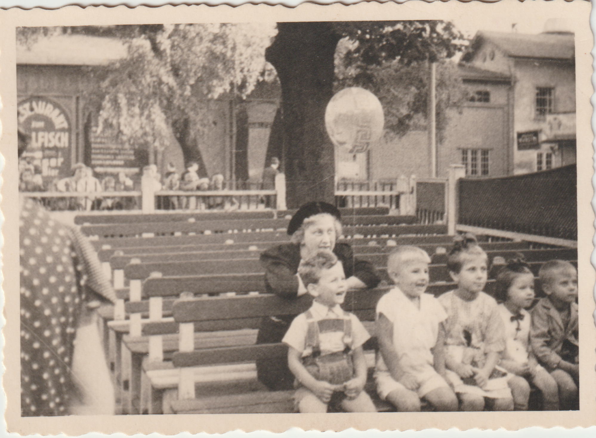 Dad enjoying a show with other children, Grandma Ricky is behind him