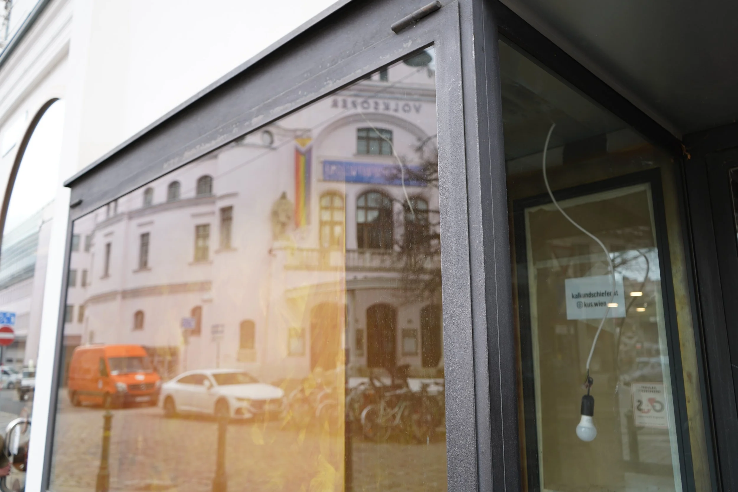 After a performance at the theater, people would meet at the Weimar Cafe continue to sing the songs from the show. 