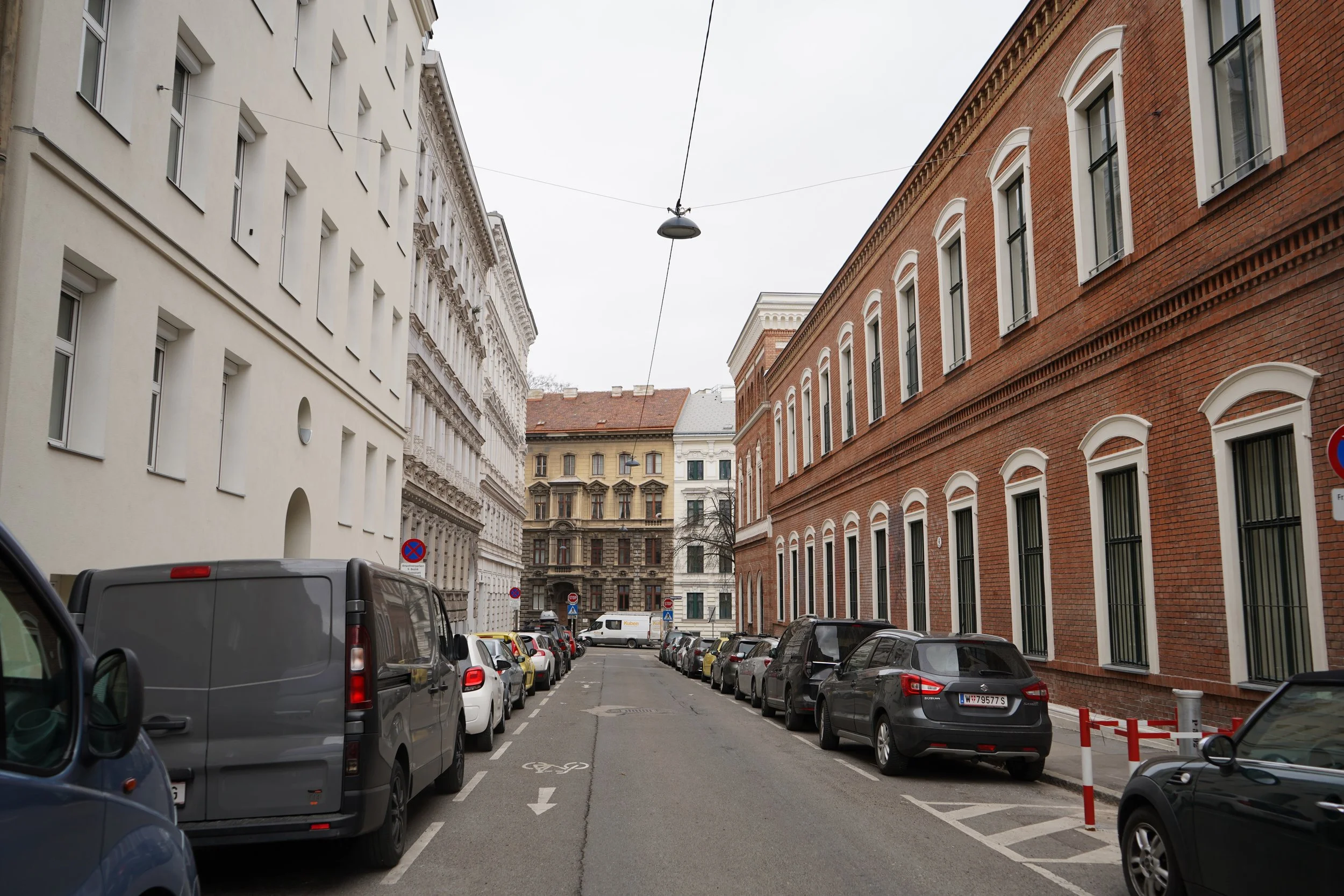 If you cross Währinger Straße, you'll find Prechtlgasse