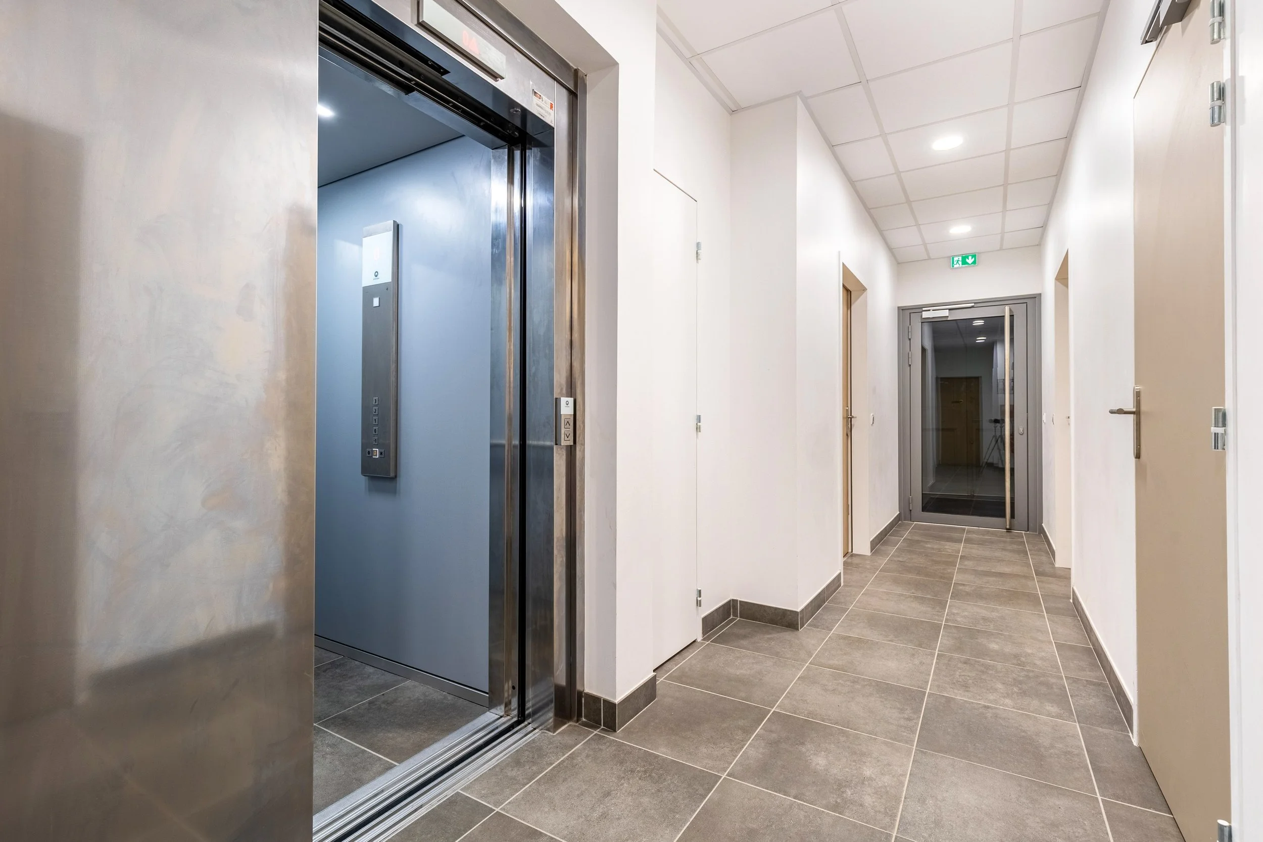 6. Parties communes - Ascenseur.jpg