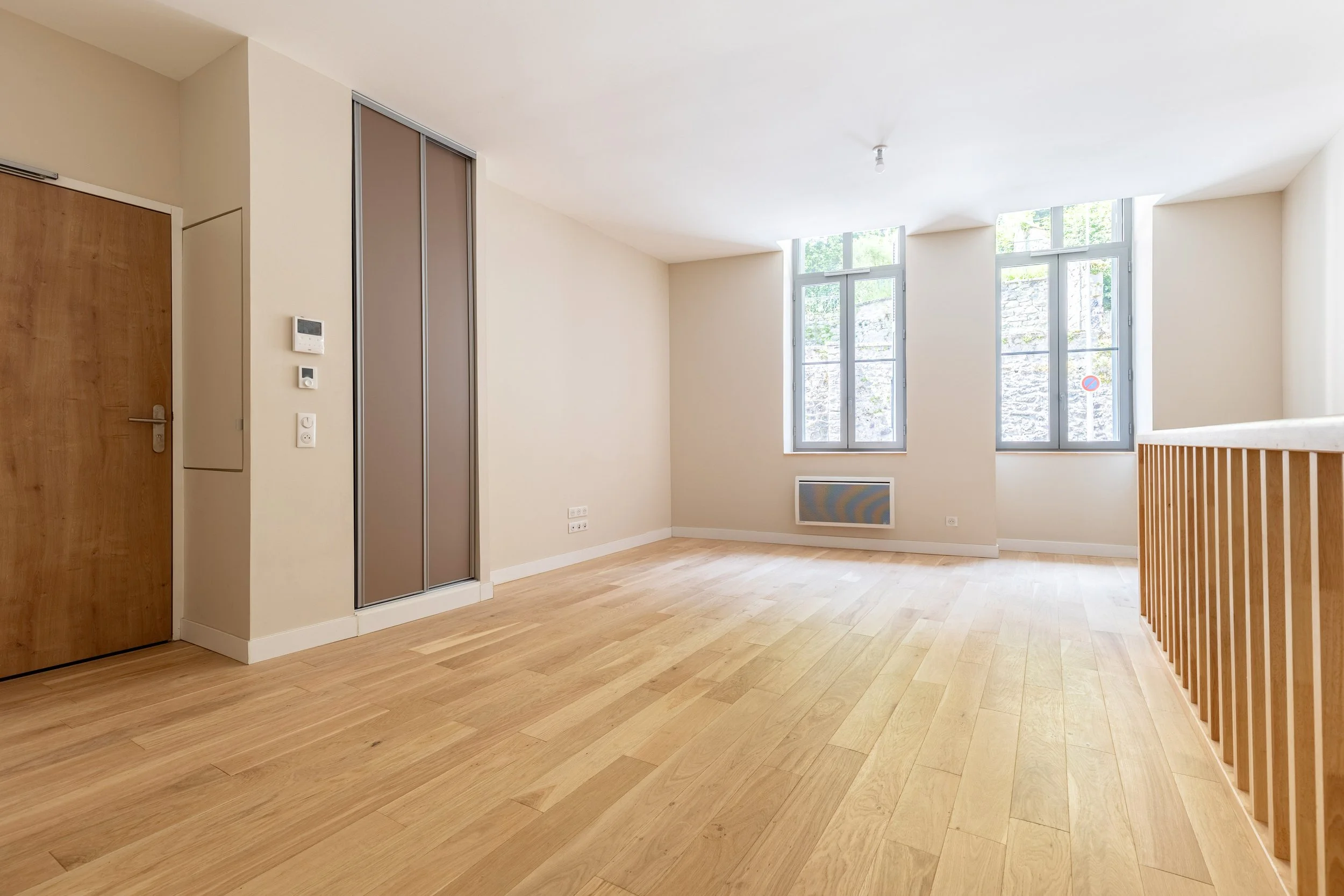 7. Appartement 1 - Salon 2.jpg