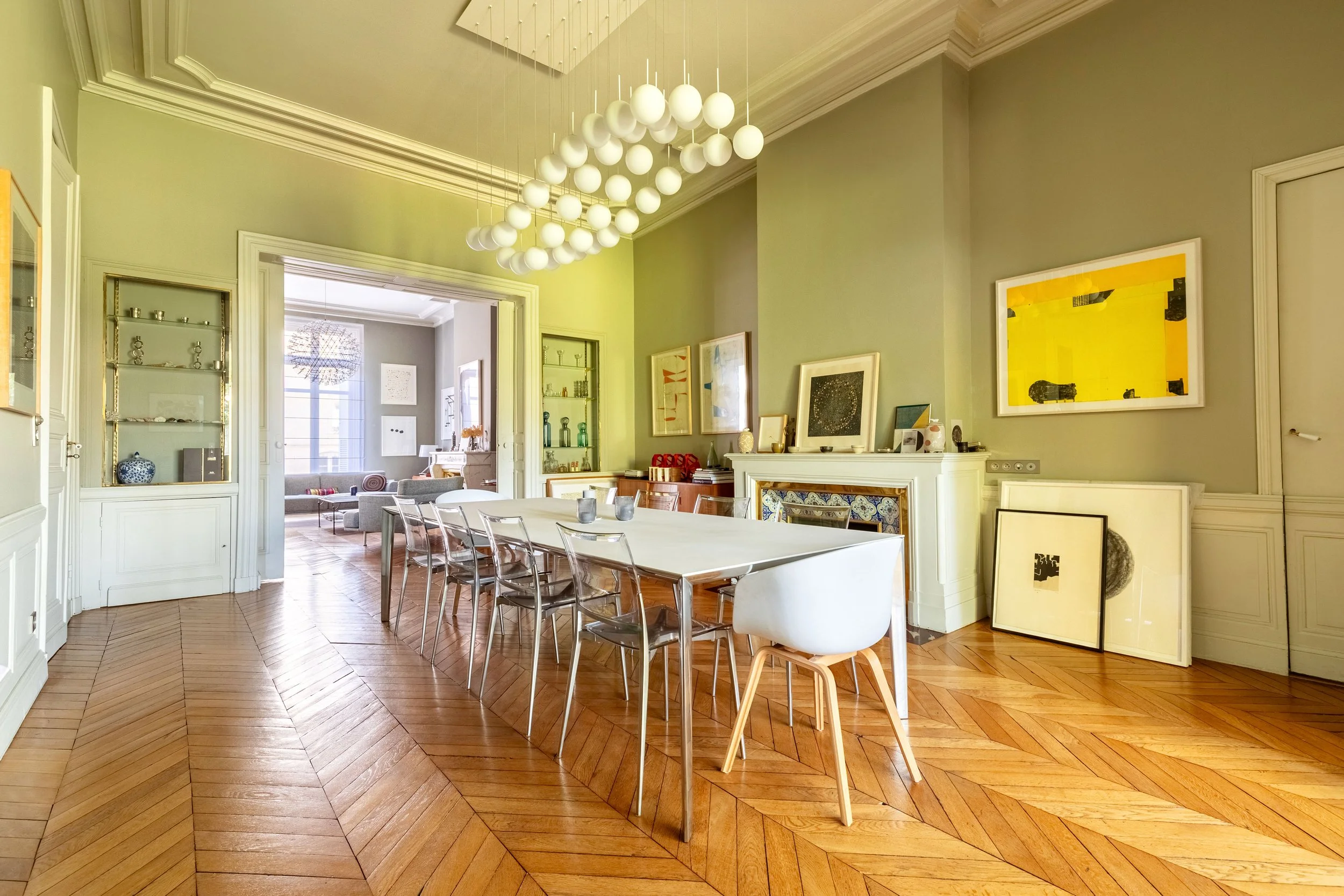 9. Salle à manger 1.jpg