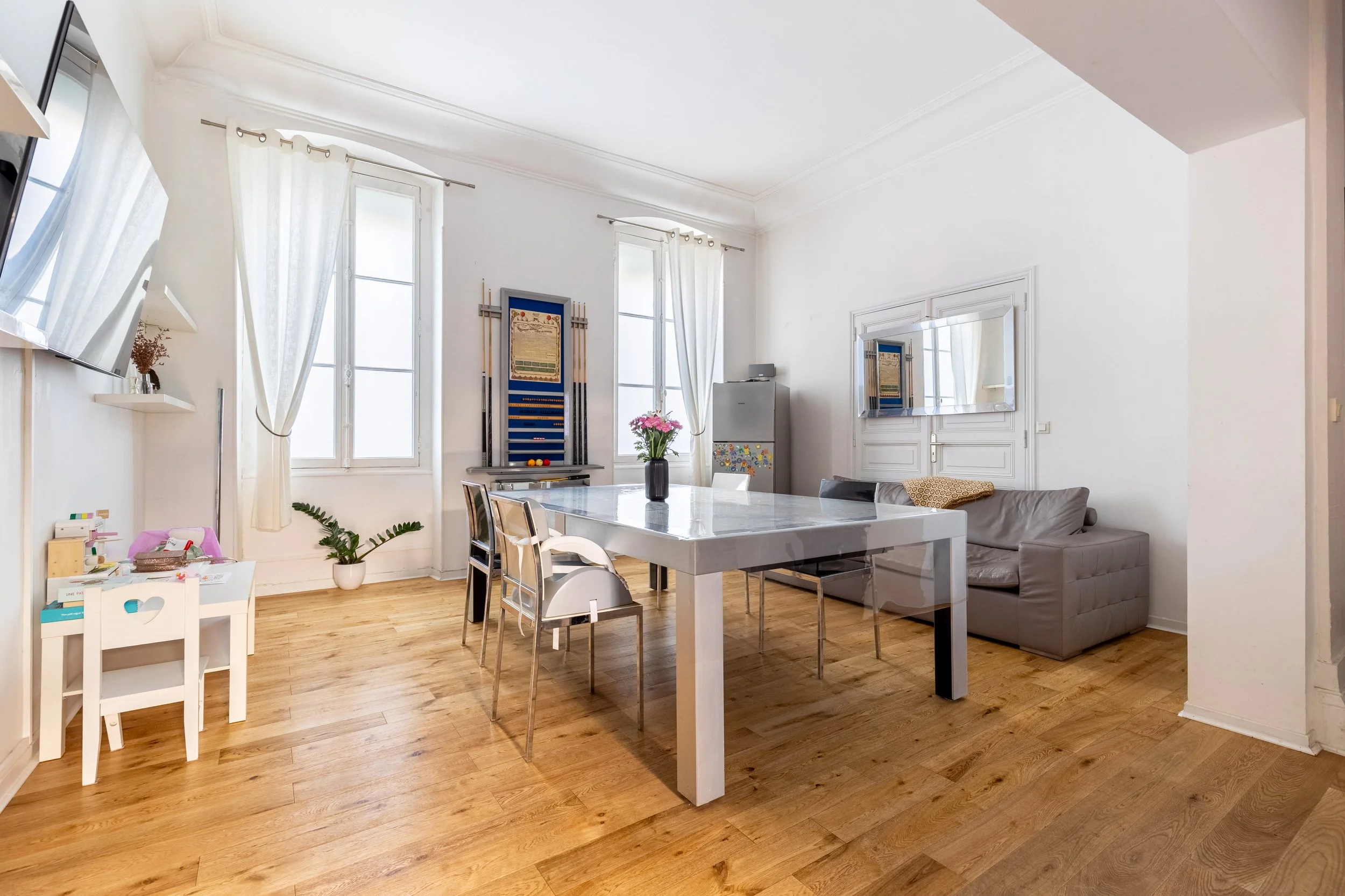 7. Salle à manger 1.jpg