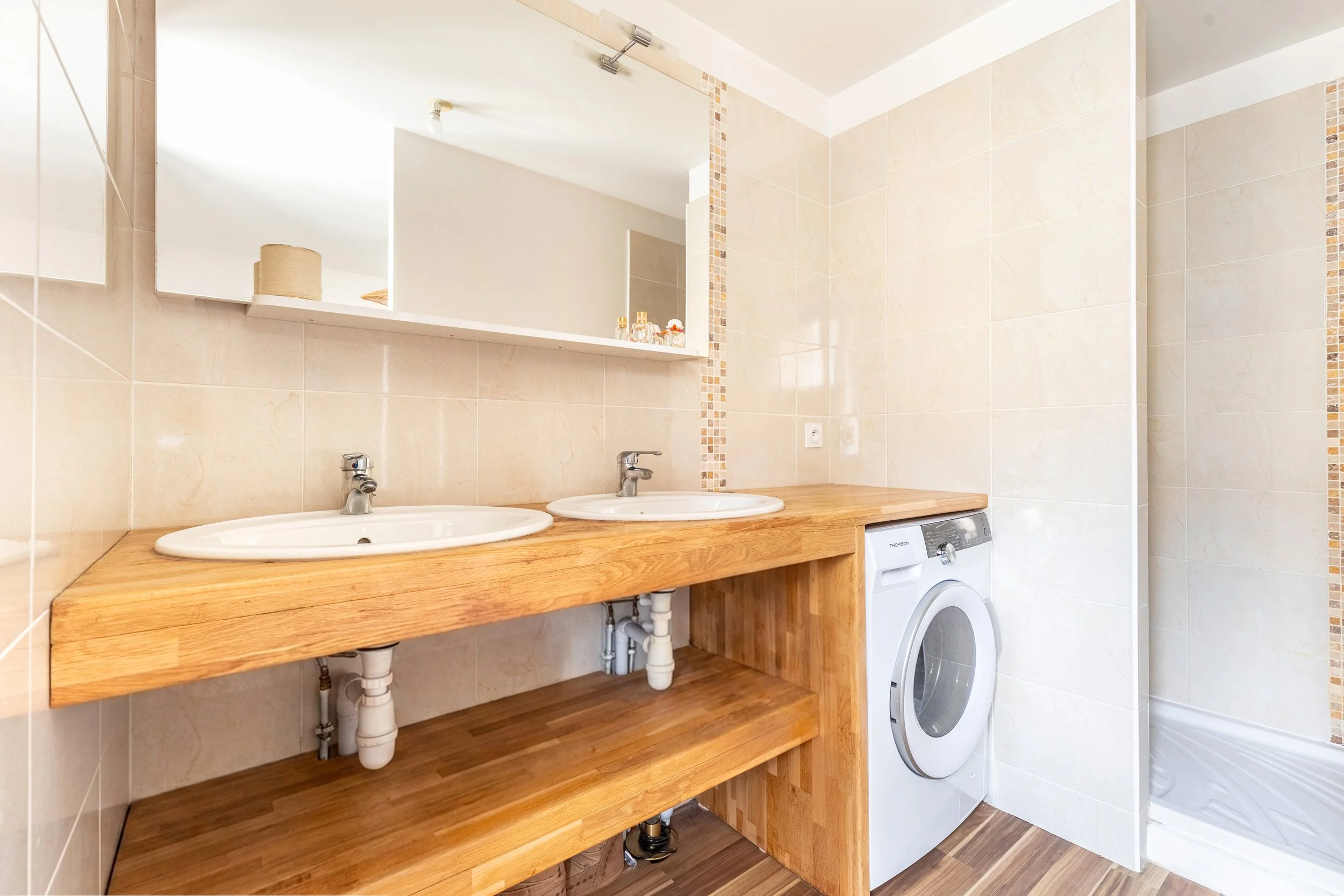 7. Appartement 3 - Salle de bain 1.jpg