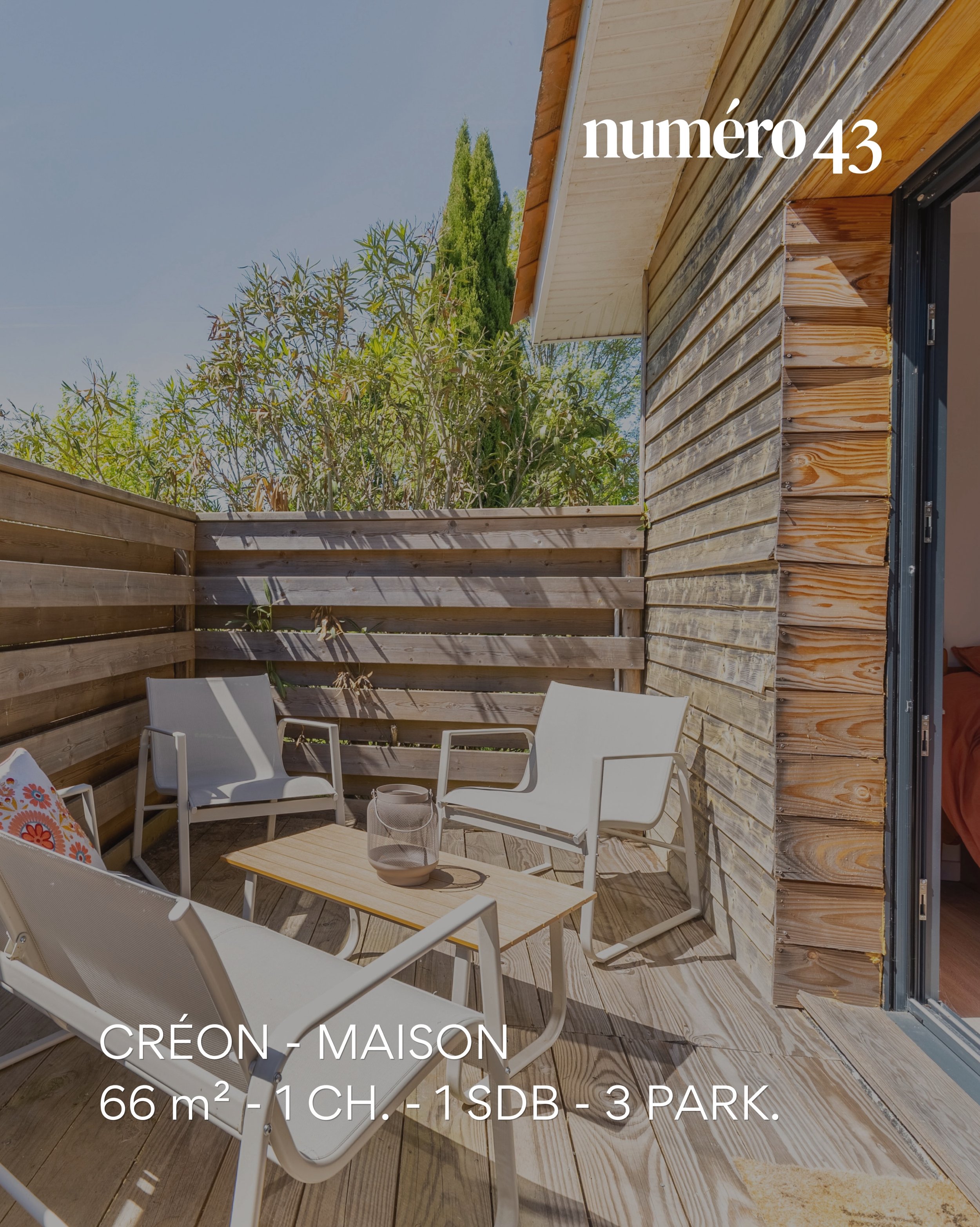 EXCLUSIVIT&Eacute; - Cr&eacute;on Maison de plain-pied enti&egrave;rement r&eacute;nov&eacute;e en 2024.

- 66 m&sup2; habitables. - 1 chambre + bureau. - Double jardin avec terrasses. - 3 stationnements privatifs.

Pi&egrave;ce de vie lumineuse avec