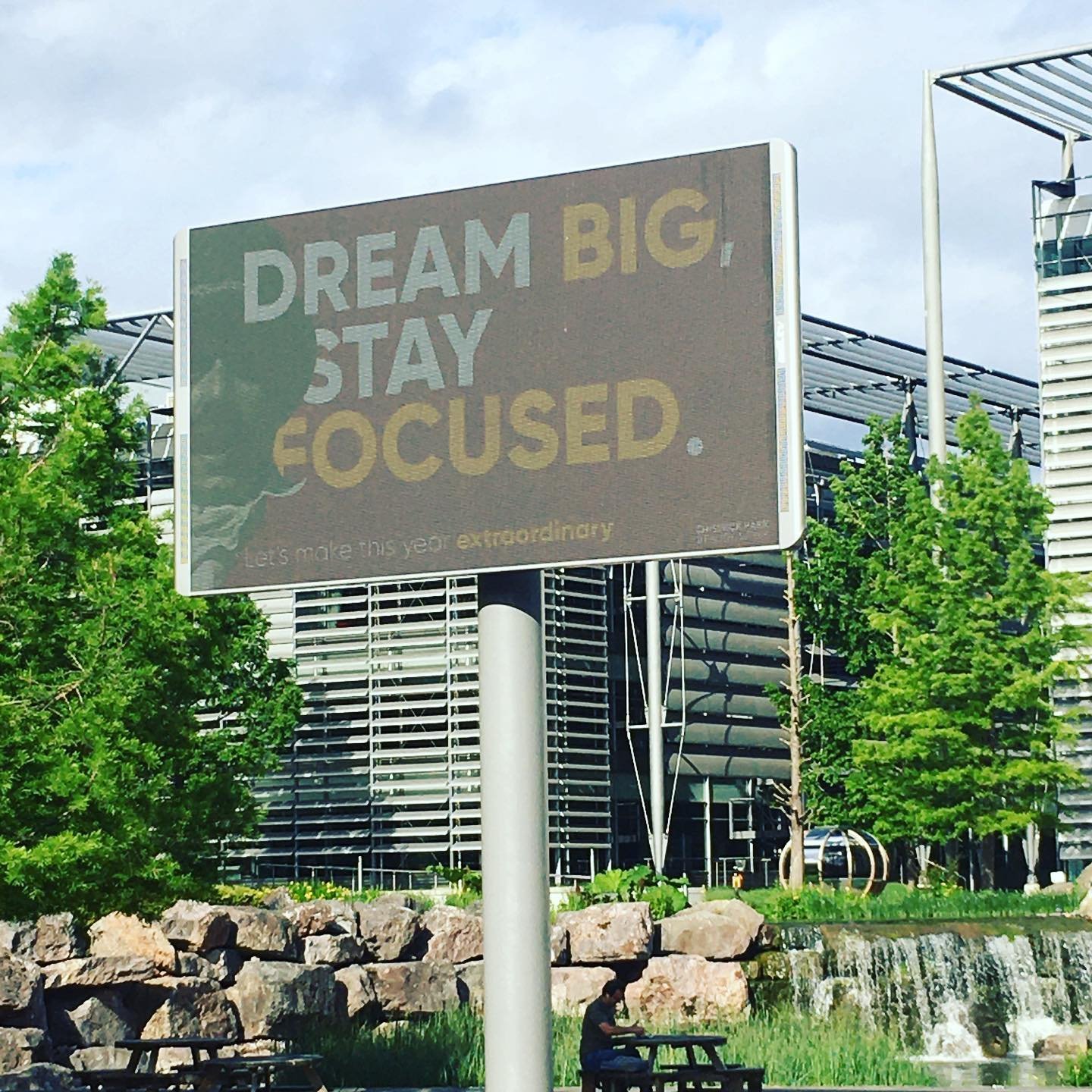 #weekend 
#sunday in some countries are a #monday
Everyday is a workday with the right #mindset 
Keep pushing, dream big and keep track of the end #goal 
👀
#entrepreneur #focus #financialfreedom #life #instagood #business #dream #goals #londonlife #