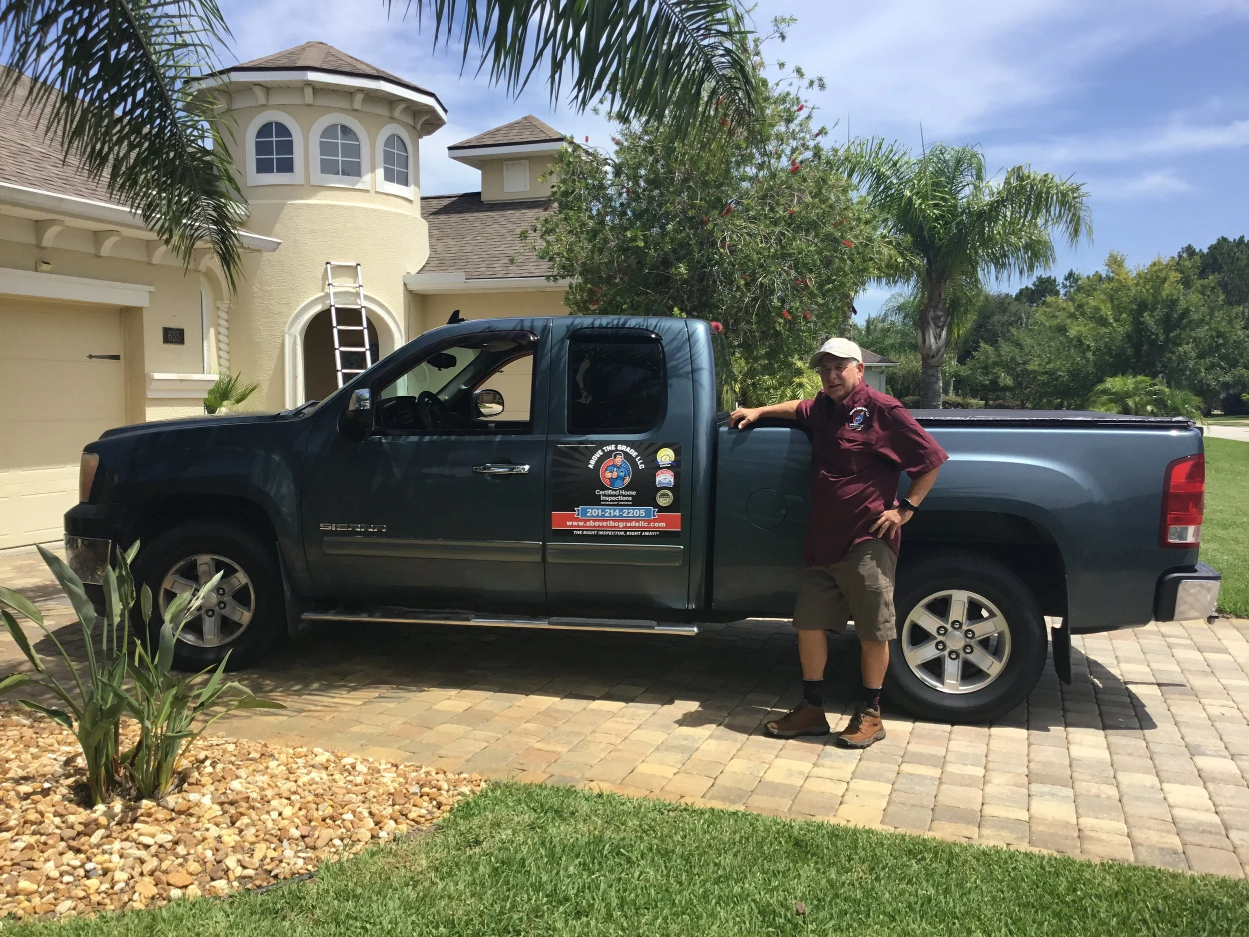 Oranssi carpenter using bench saw