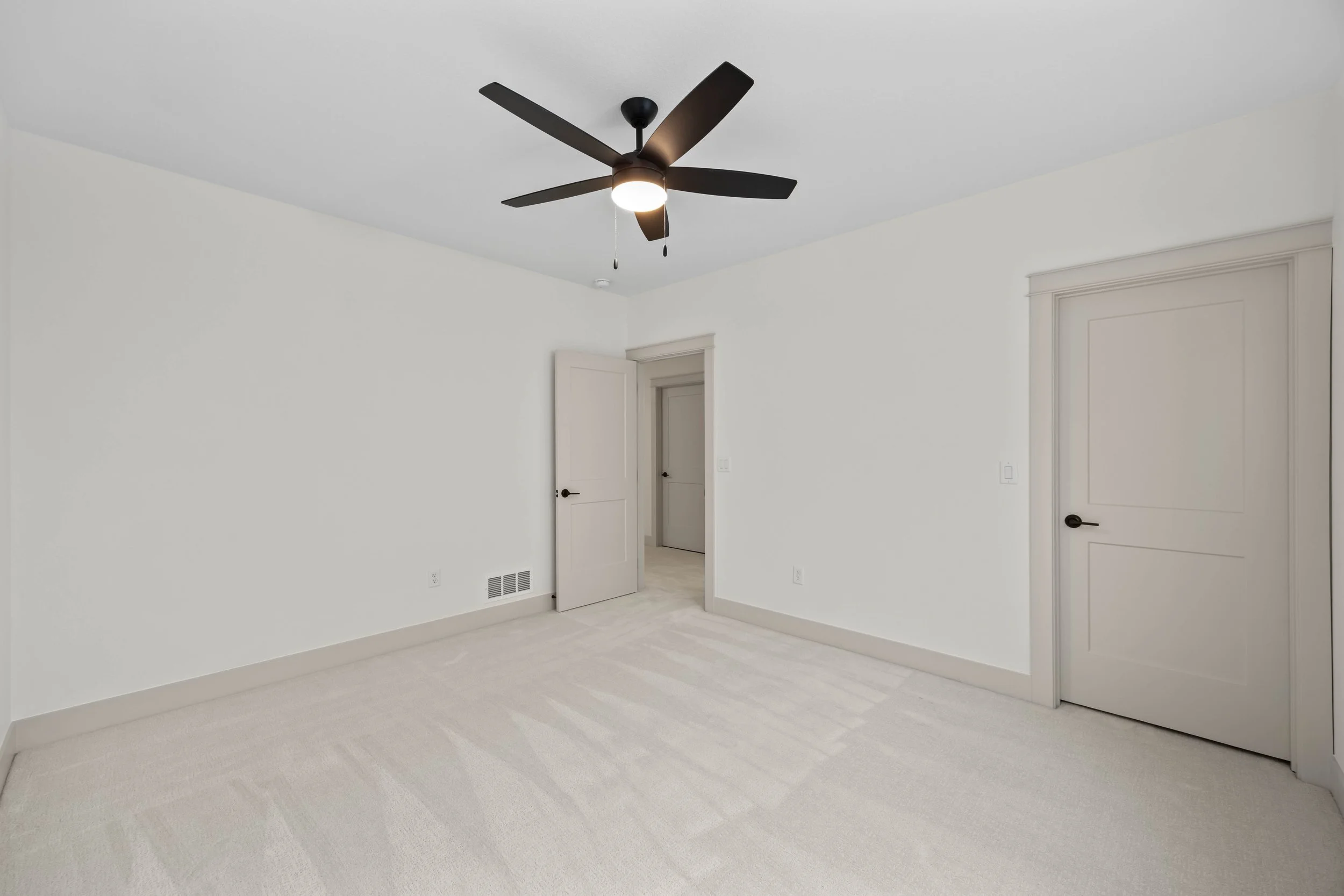 Basement Bed2 - 506 Sycamore.jpg