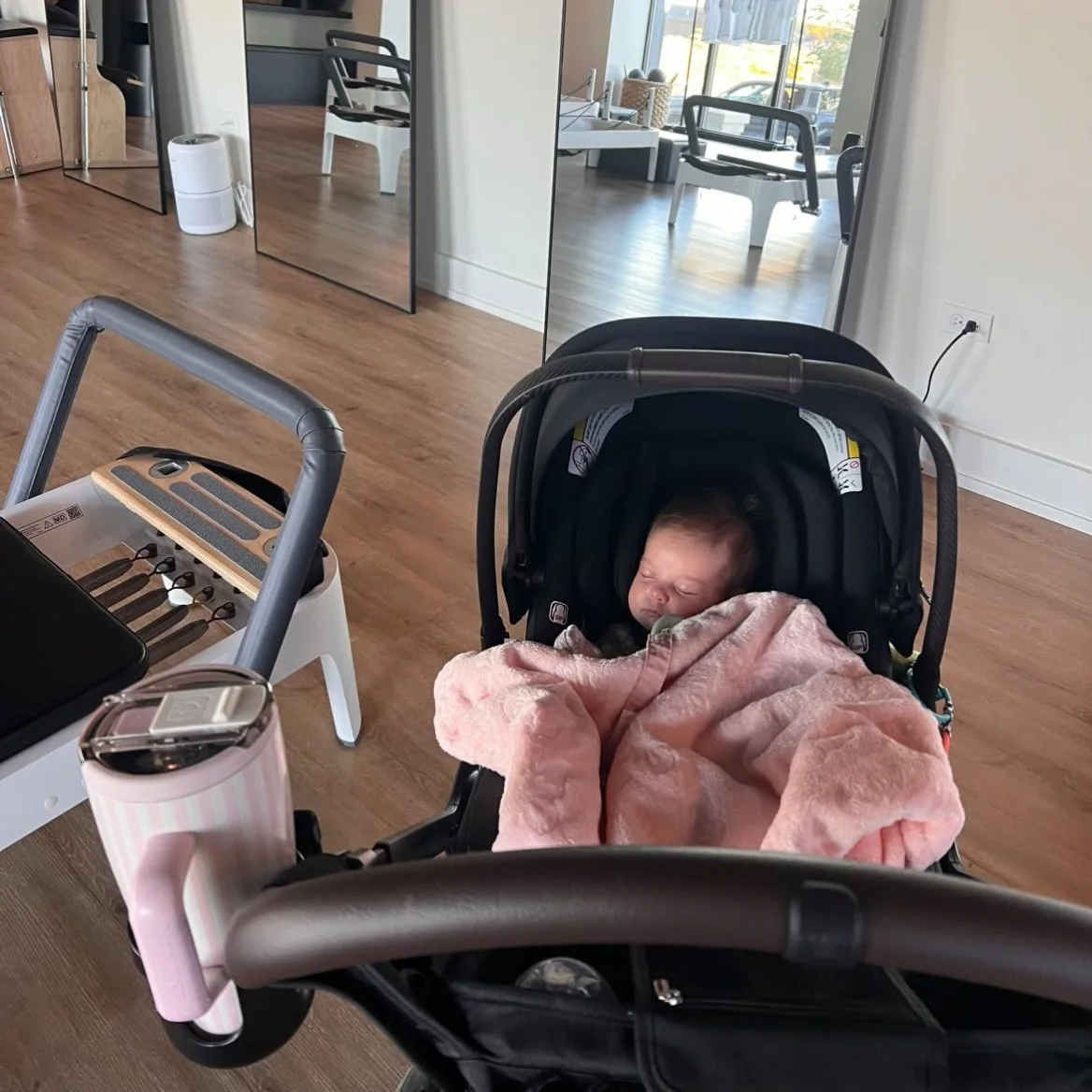 baby&rsquo;s first Pilates class (earth side) 🤍

9 months of hearing me tell mom to &ldquo;hug baby in &amp; up&rdquo;&hellip; and now she gets real hugs!! 🥹

mamas, babies in strollers are welcome to join us for class! 🤍 mondays at 4:30pm or thur