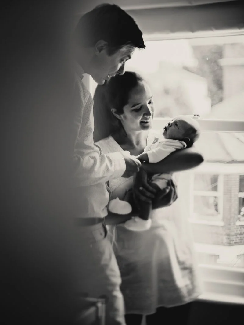 Relaxed home shoots allow you to tend to your babies needs. They can nap, feed or even take a bath if it&rsquo;s the right time for them. No stress to make things all smiles for the camera. The beauty is in the everyday.
.
.
.
.
.
#familyphotography 