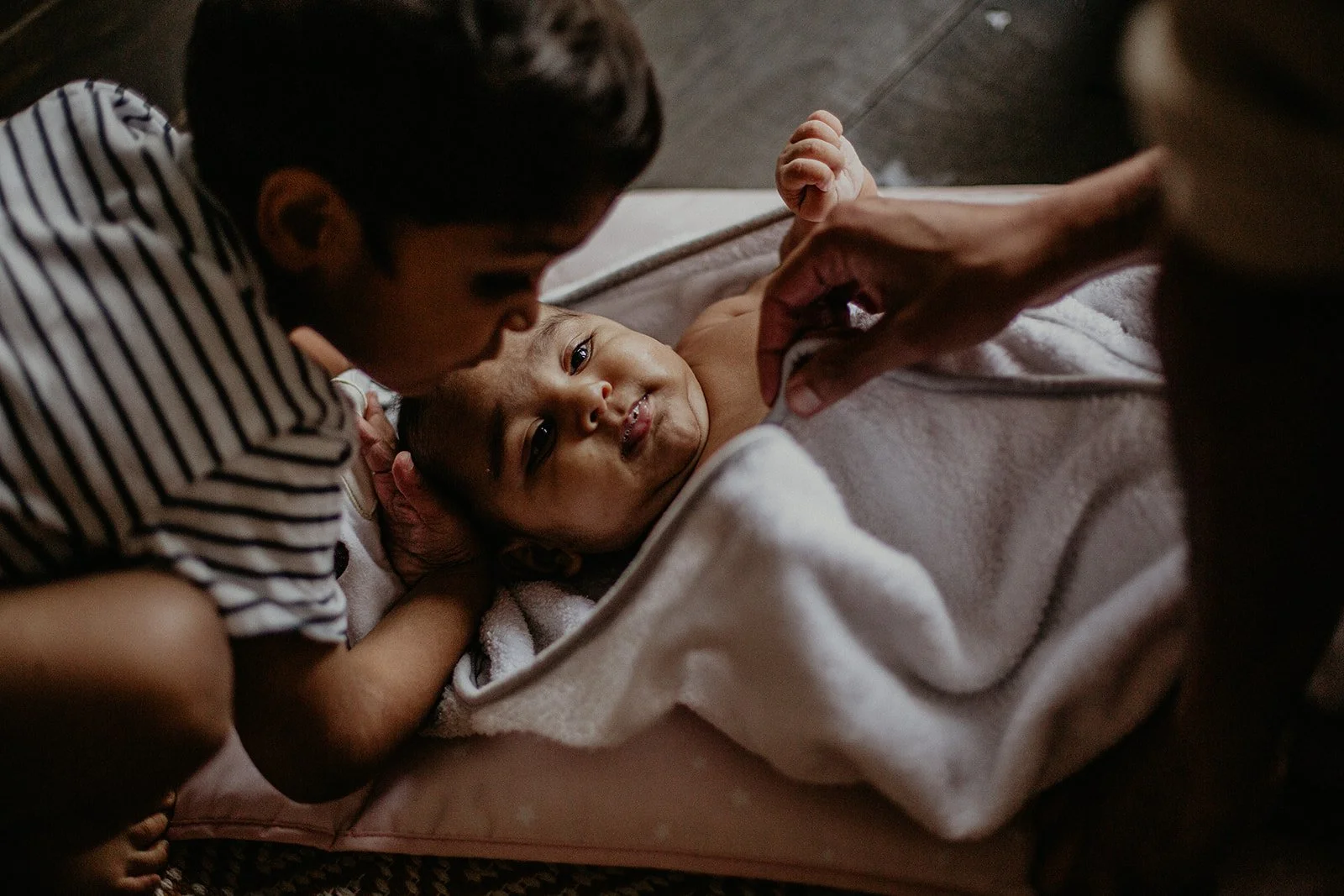 at-home-newborn-photography-sibling-21.jpg