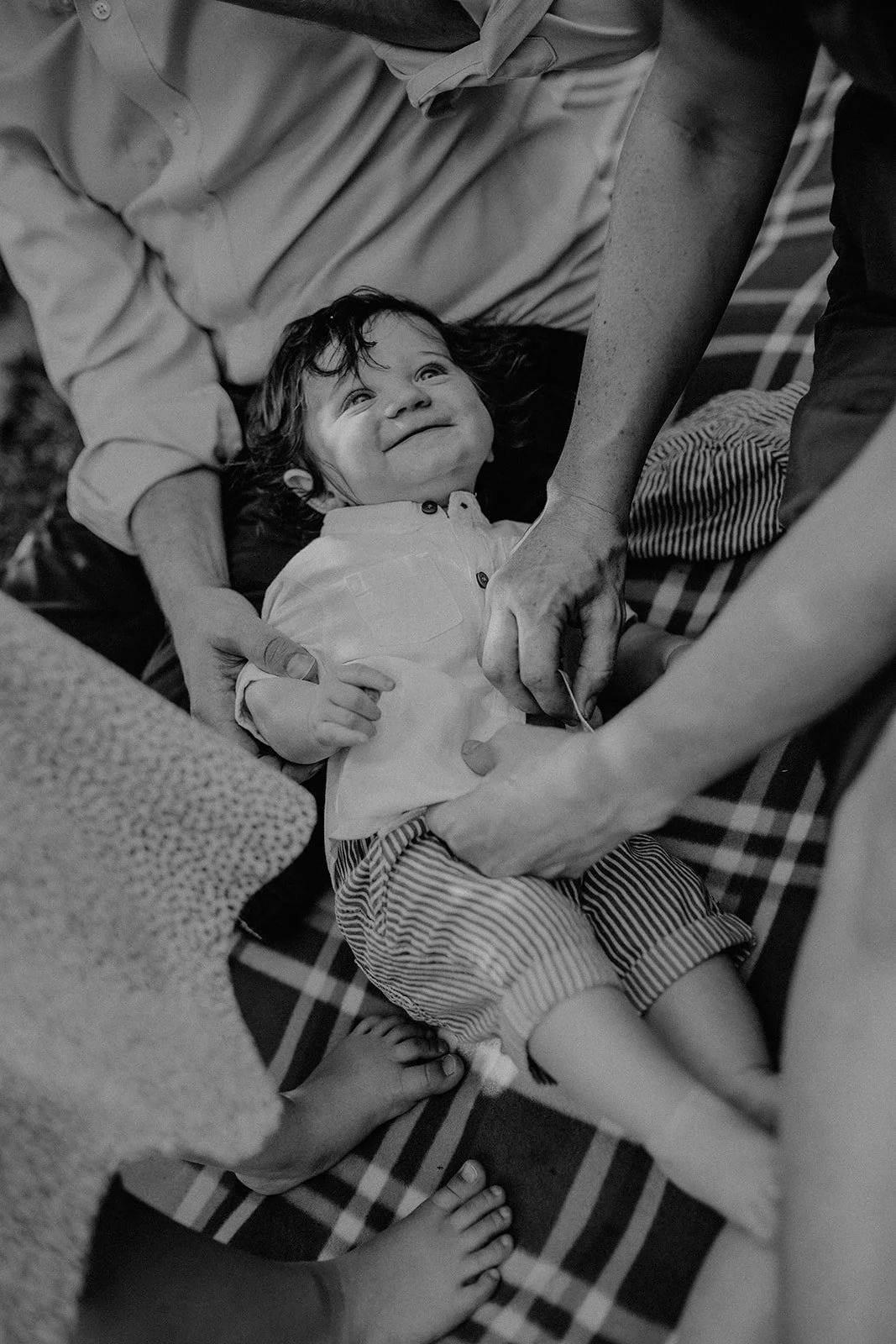 extended-family-photoshoot-outdoors-4.jpg
