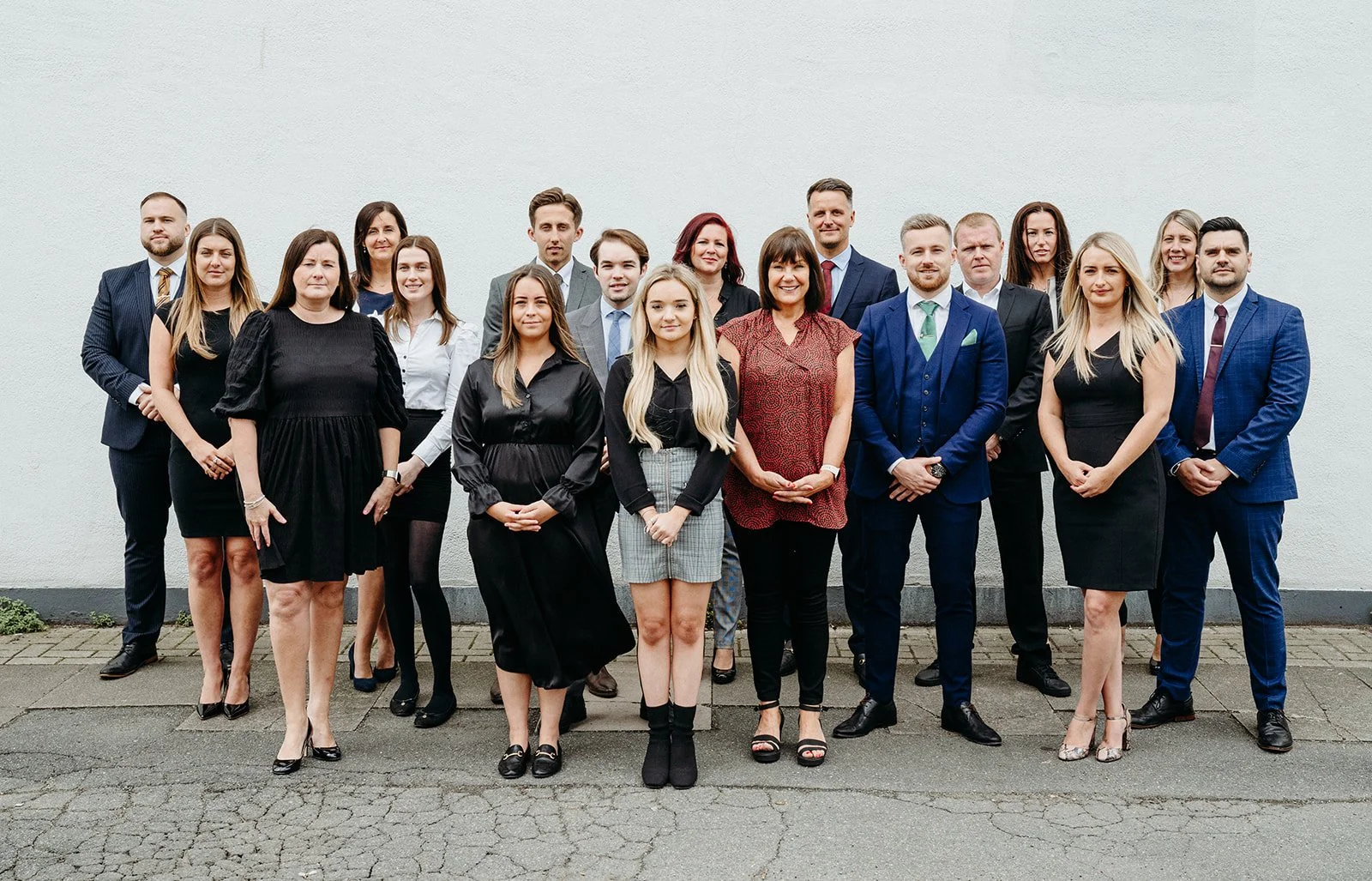 modern-corporate-business-team-photo.jpg