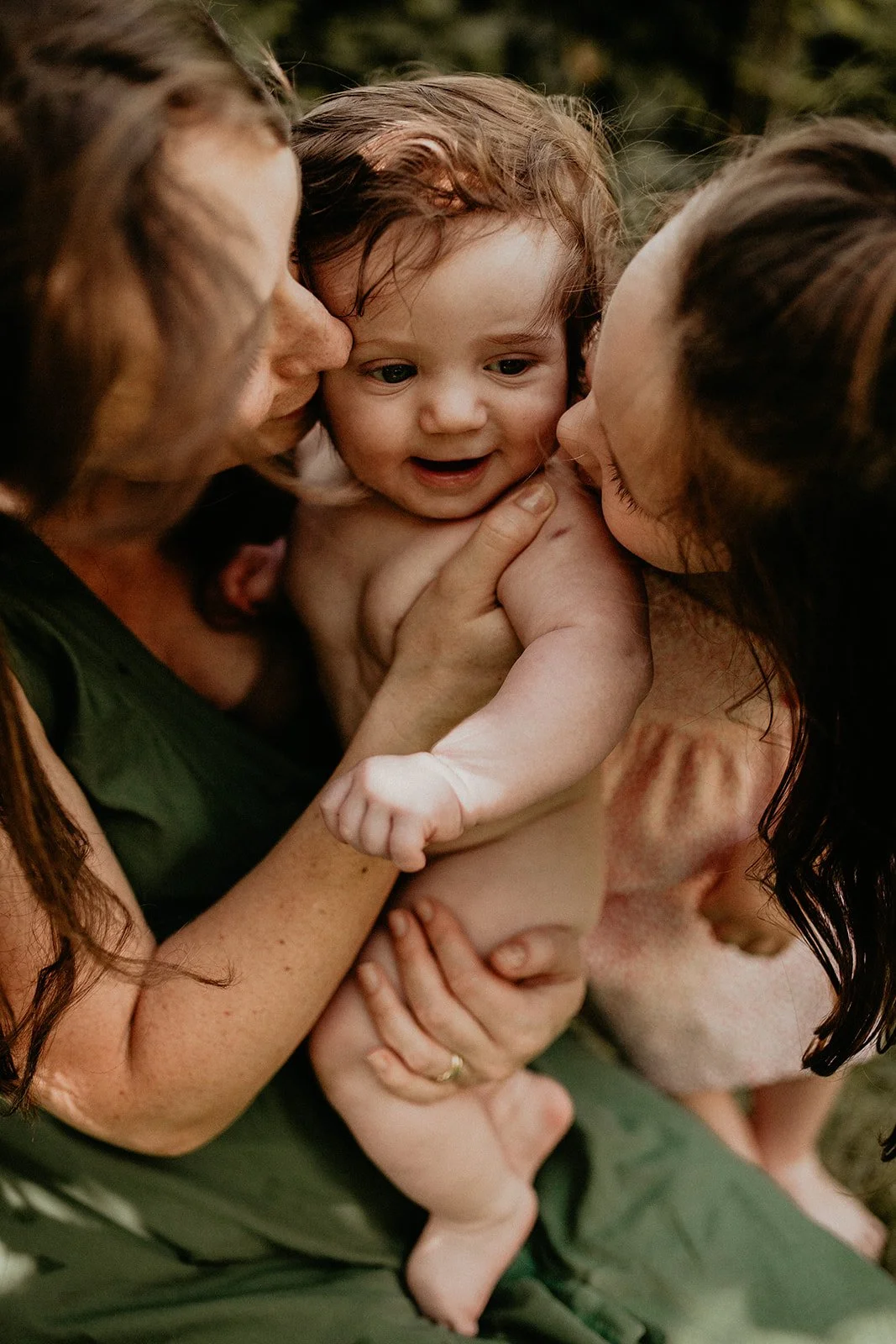 extended-family-photoshoot-outdoors-1.jpg
