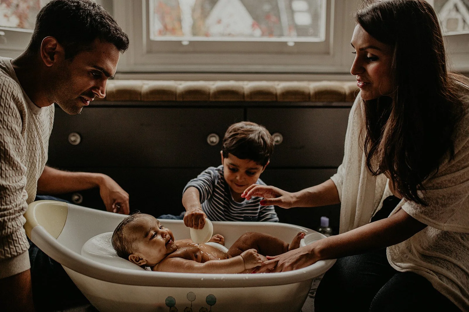 at-home-newborn-photography-with-sibling.jpg