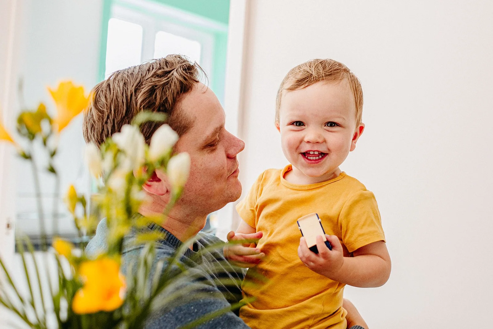 father-toddler-photography-at-home.jpg
