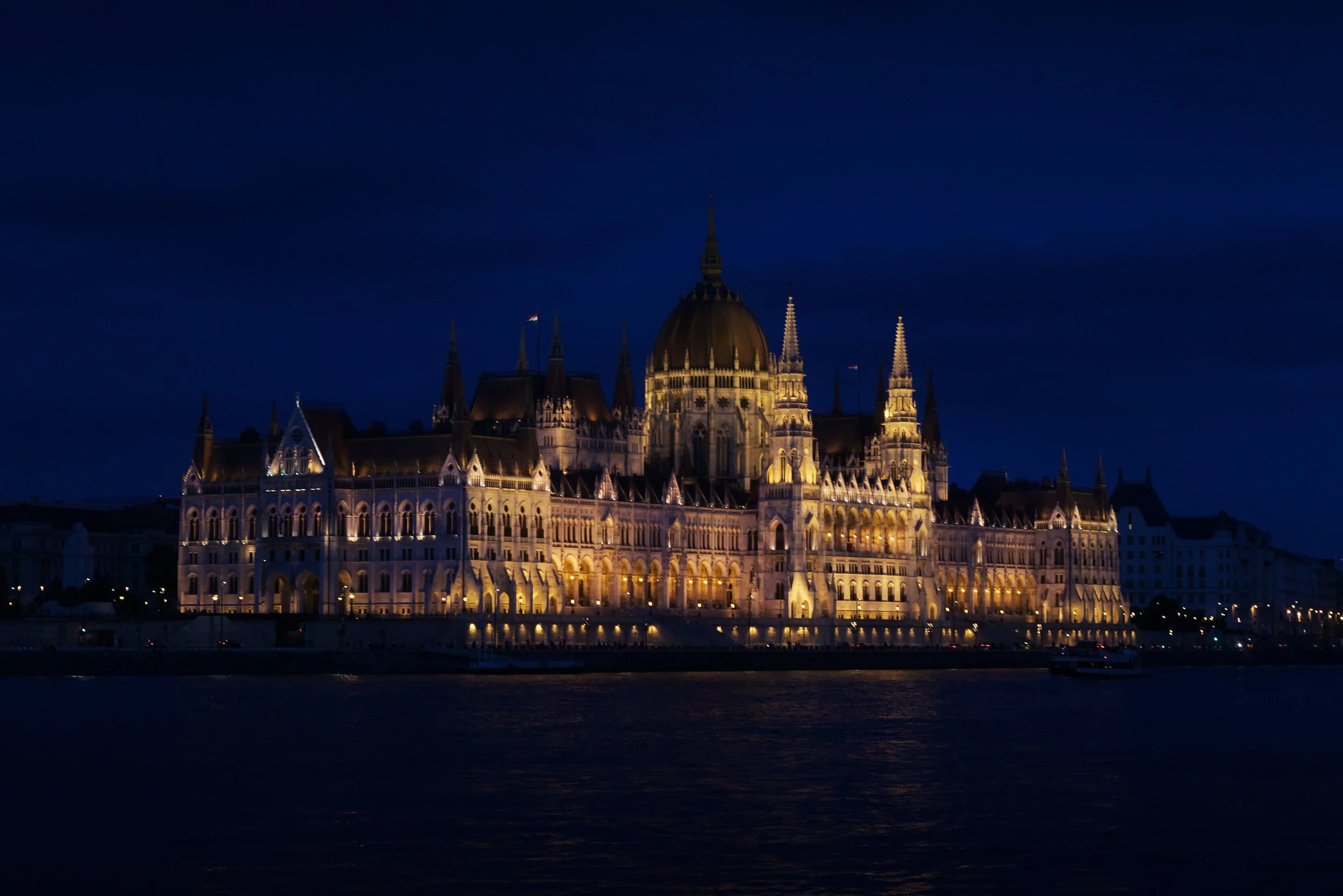 Budapest_Danube_Evening.jpg
