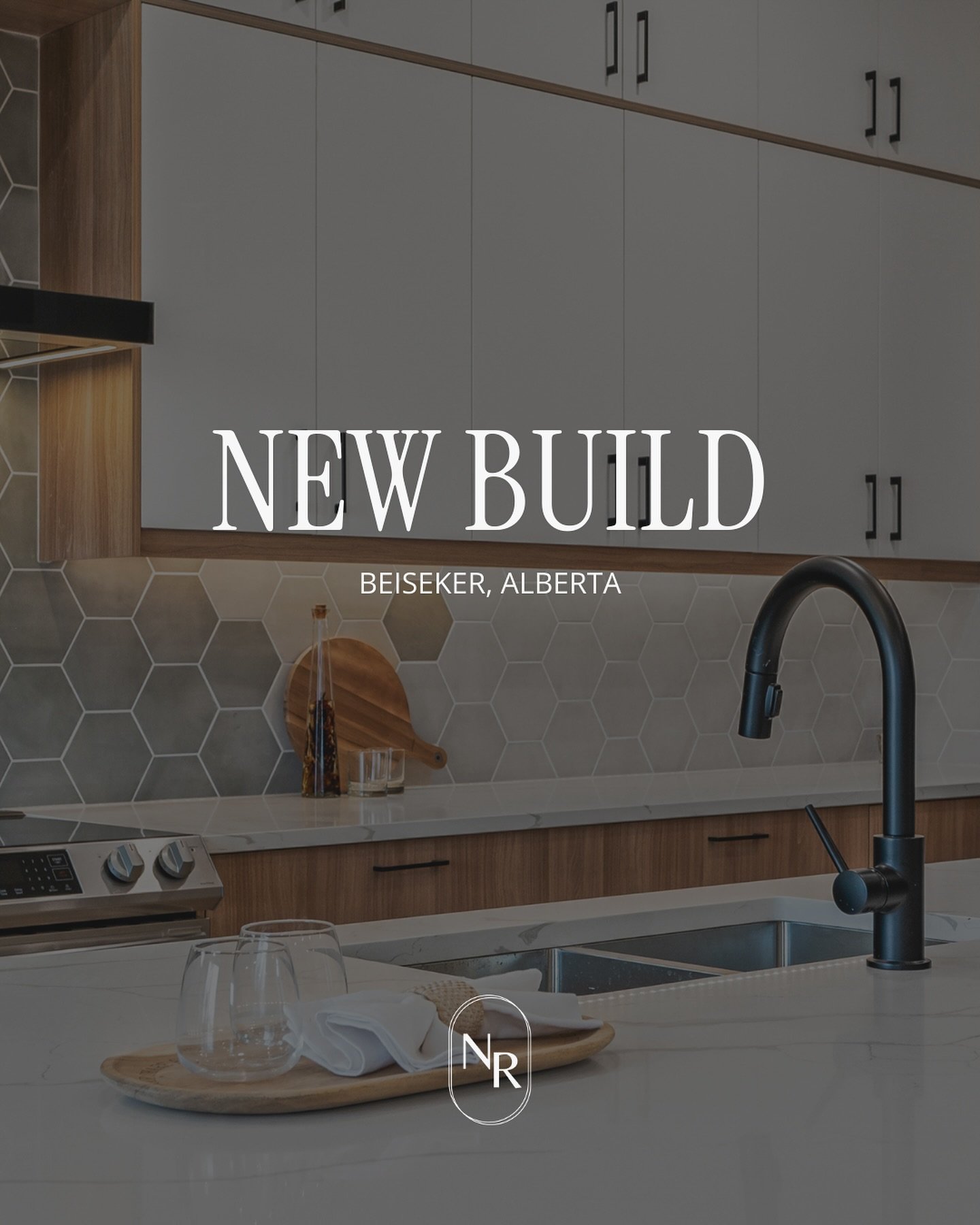 | N E W B U I L D |

📍30 Clover Crescent Beiseker, AB 

▫️&ldquo;The Winston&rdquo; 🏡
▫️Custom built @creekwestcustomhomes 
▫️2.5 Car front attached garage
▫️Walk through pantry
▫️Open concept living
▫️9ft ceilings
▫️Quartz countertops 

OFFERED AT