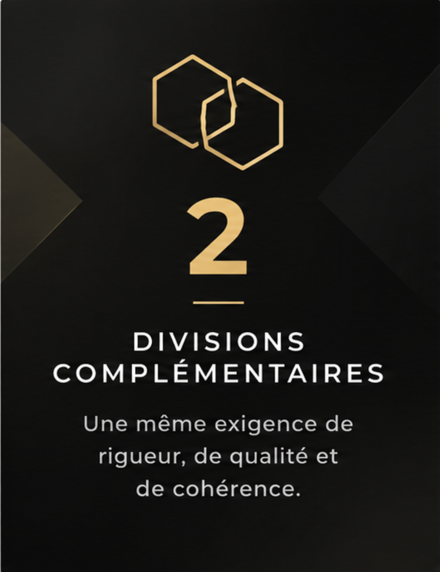 Icône de deux hexagones entrelacés avec le numéro 2 en dessous, et le texte 'Divisions complémentaires' suivi de 'Une même exigence de rigueur, de qualité et de cohérence'.