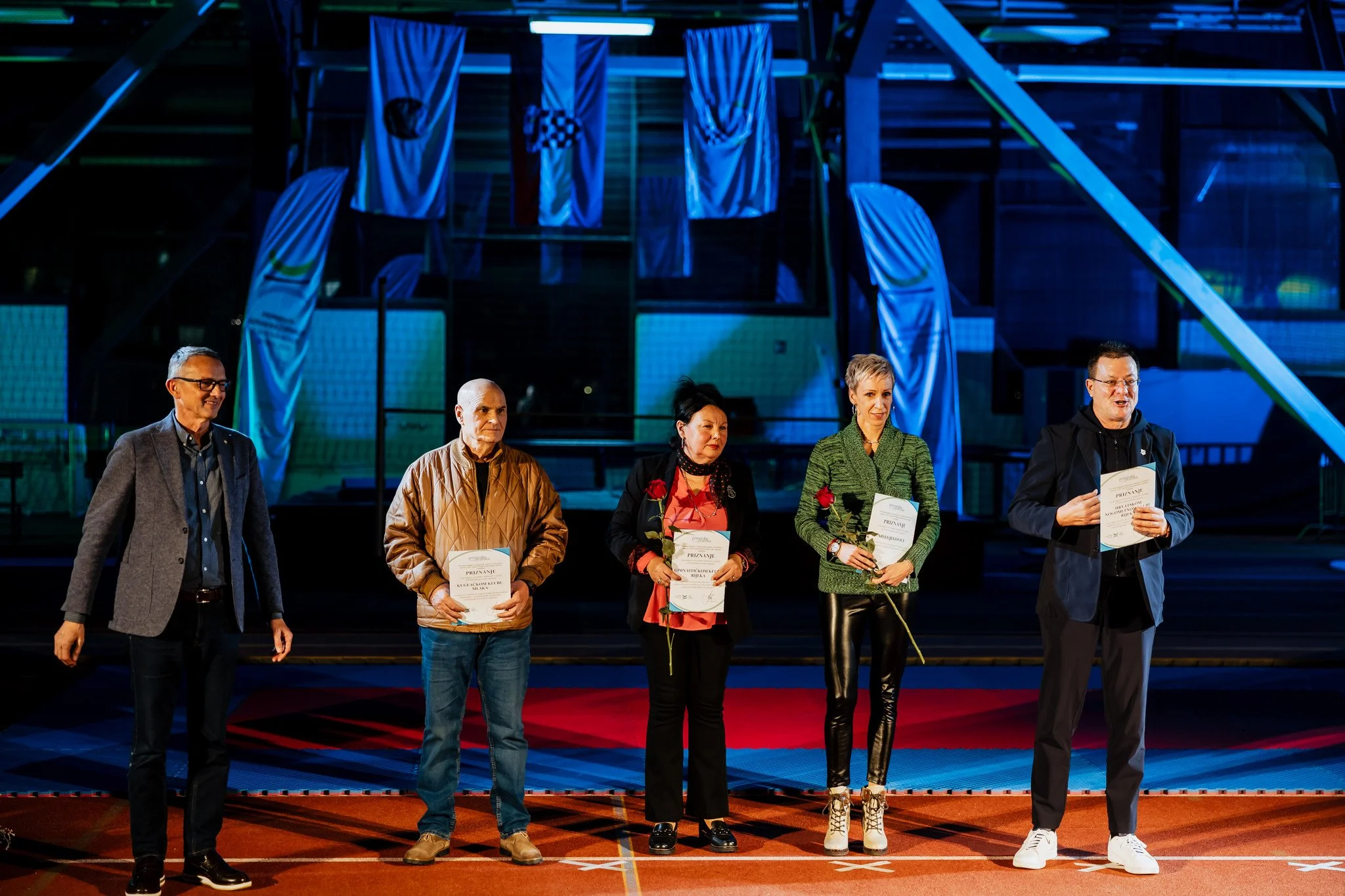 Predsjednica Kluba i jedna od autora knjige Mirjana Jovičić primila je priznanje | GK Rijeka