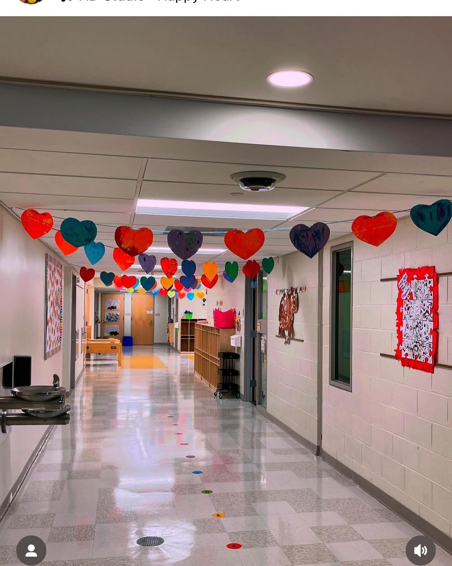 Preschool students last year created these lovely hearts with tempera paint and paint scrapers, oil pastels, &amp; glitter. Now they are decorating our preschool hallway!

#wiltonwayct #elementaryart #preschool