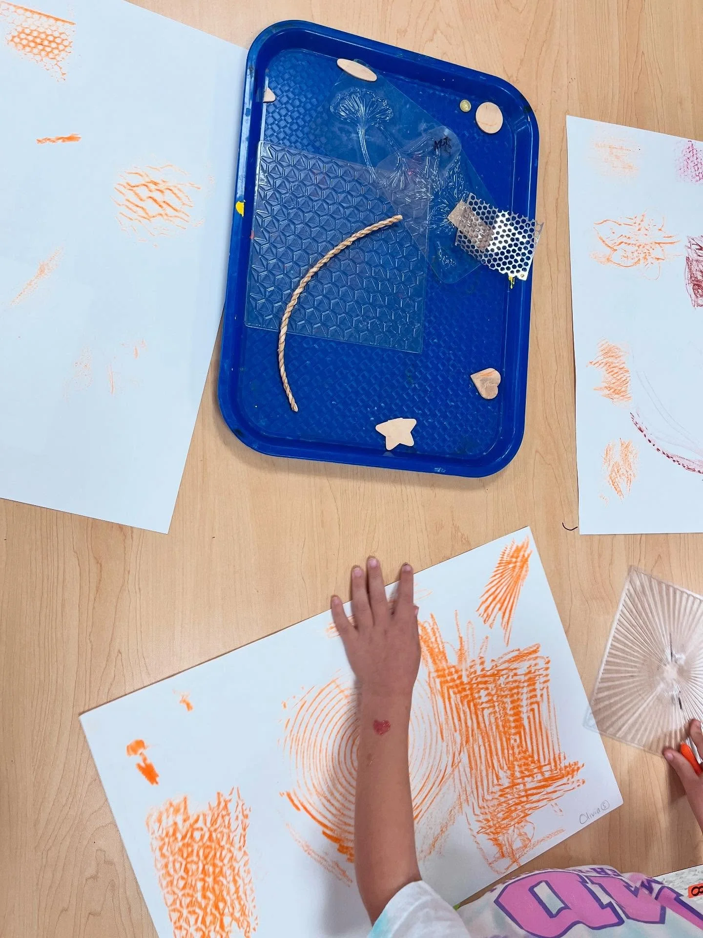 Kindergarten Texture Detectives!!! Kindergarteners learned about texture and then became texture detectives in the art room, first at their tables and then all around the room. They did crayon rubbings to &ldquo;capture&rdquo; the textures that they 