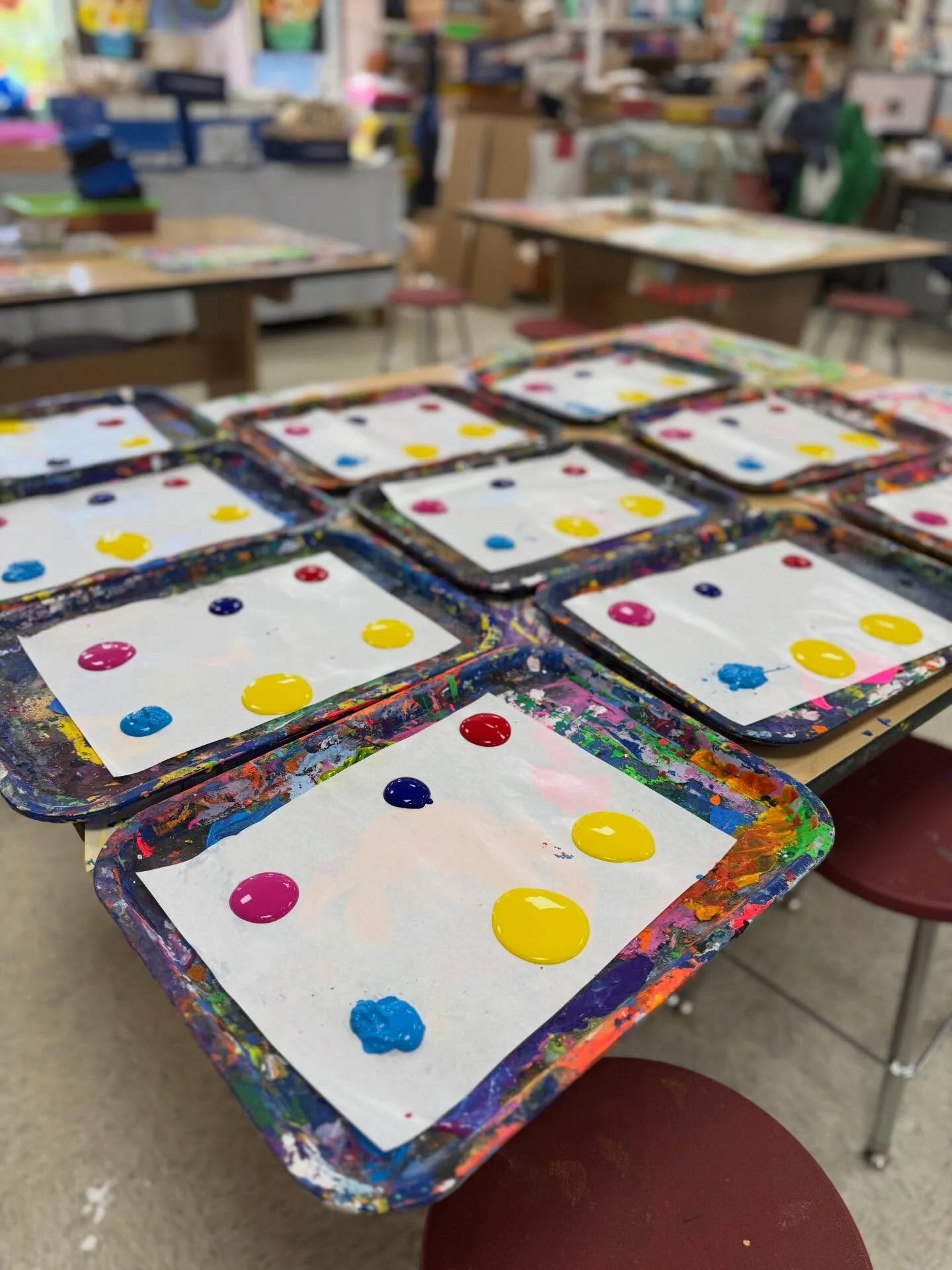 Prepping for an Art Teacher ..... End of the year Color Mixing with Kindergarteners!!! #wiltonwayct #millerdriscollschool #wiltonfapa