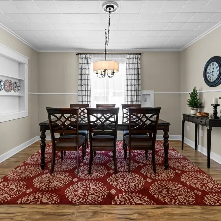 ✨ Just listed on Airbnb! Arlington Cottage in Caldwell is the perfect spot for your next getaway. 

Enjoy a cozy dinner for 6, just minutes from the vibrant Indian Creek Plaza. Whether you&rsquo;re in town for a family trip or a relaxing retreat, thi
