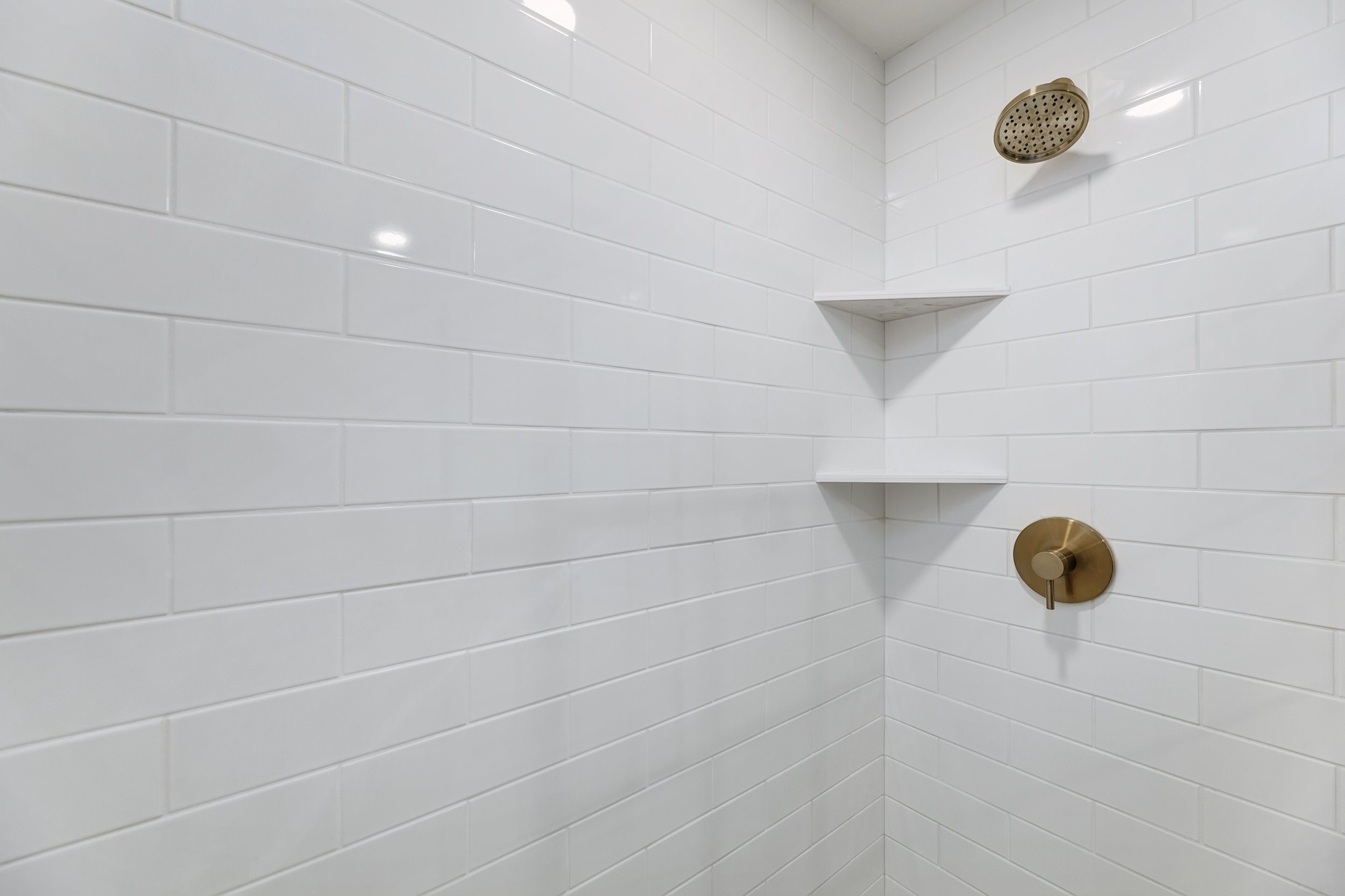 Hipwell_622 Monarch_2214-ZF-8368-51151-1-001-015.jpg