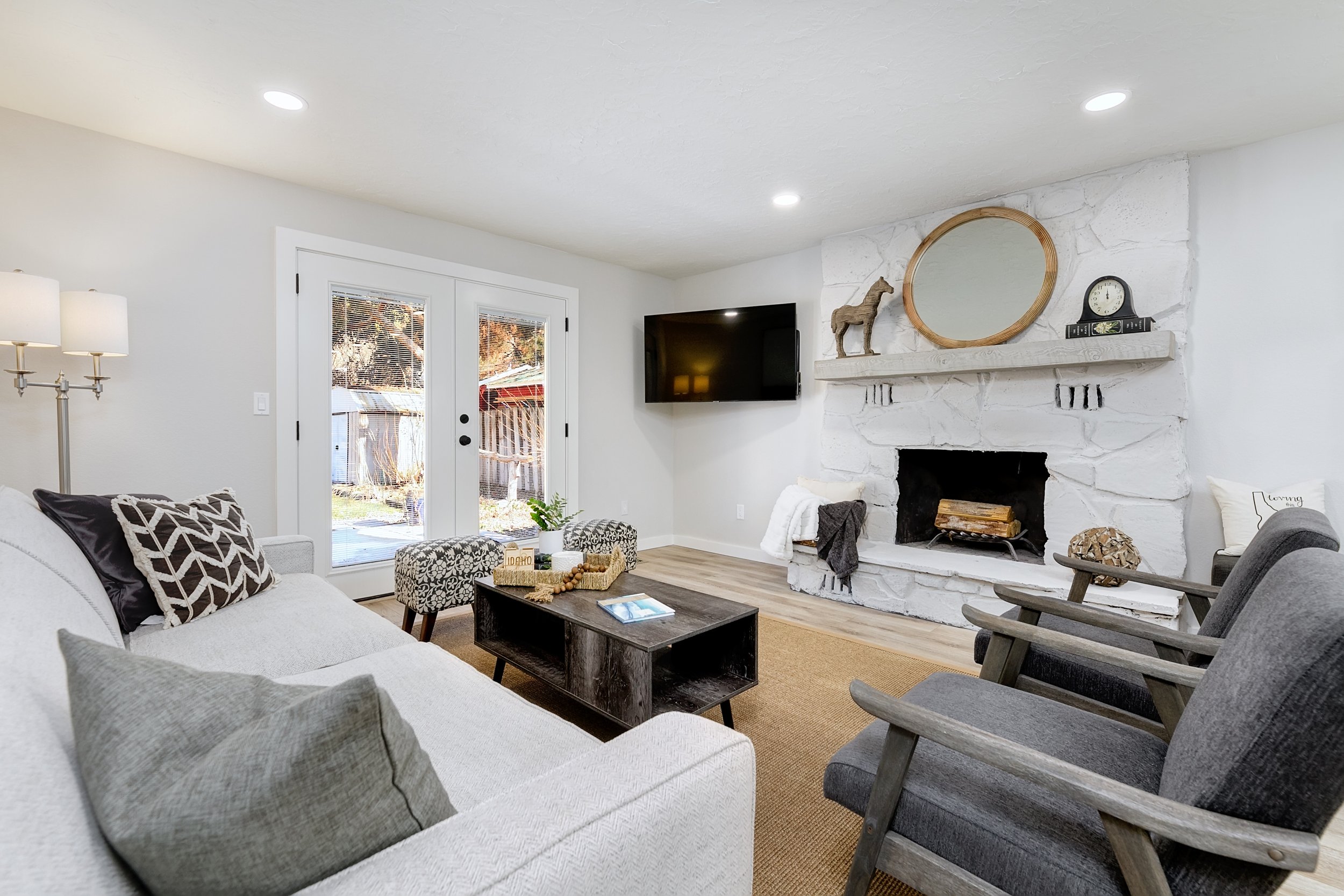 Hipwell_622 Monarch_2202-ZF-8368-51151-1-001-003.jpg