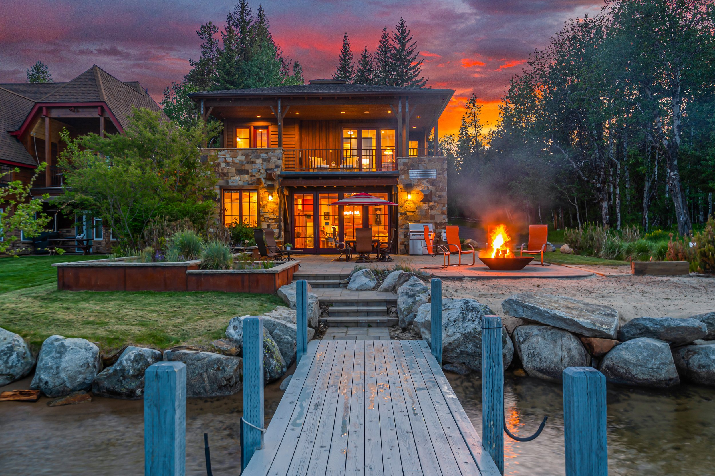 Lake House + Apartment: A Unique Lake Payette Stay for Groups