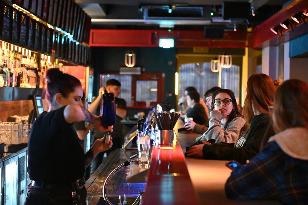 Tapped Late Bar and Kitchen - Craft Beer, Cocktails, and Live Sports