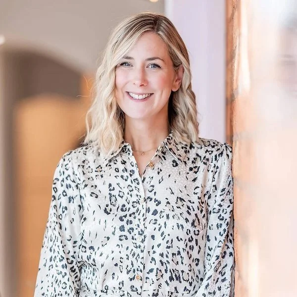 Emma, Designer