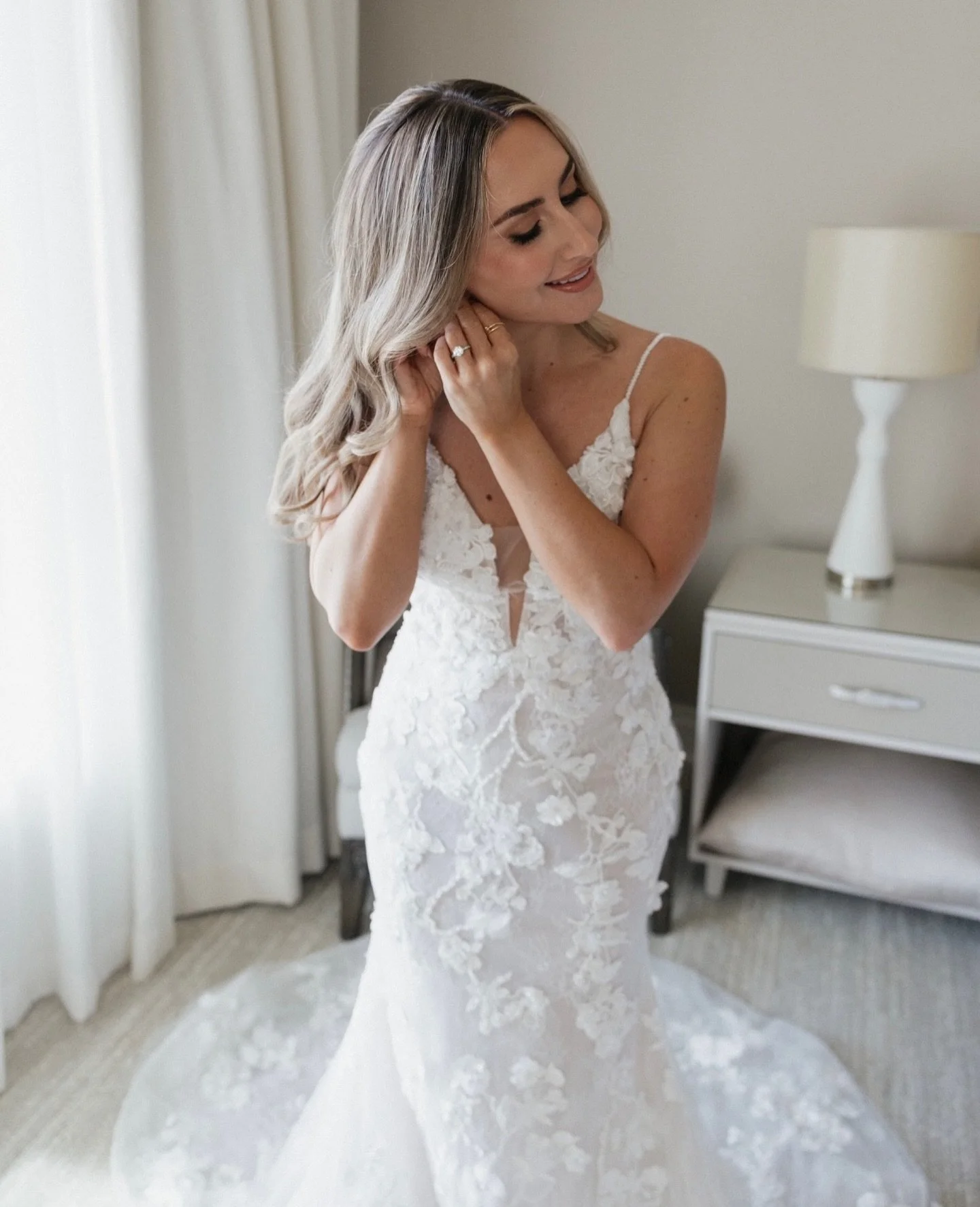Gorgeous @_laurenlucero on her wedding day!!! 

Photo by @abbytaylorphoto 

Hair by @hairbymandahart 

Makeup by @mariane_mua