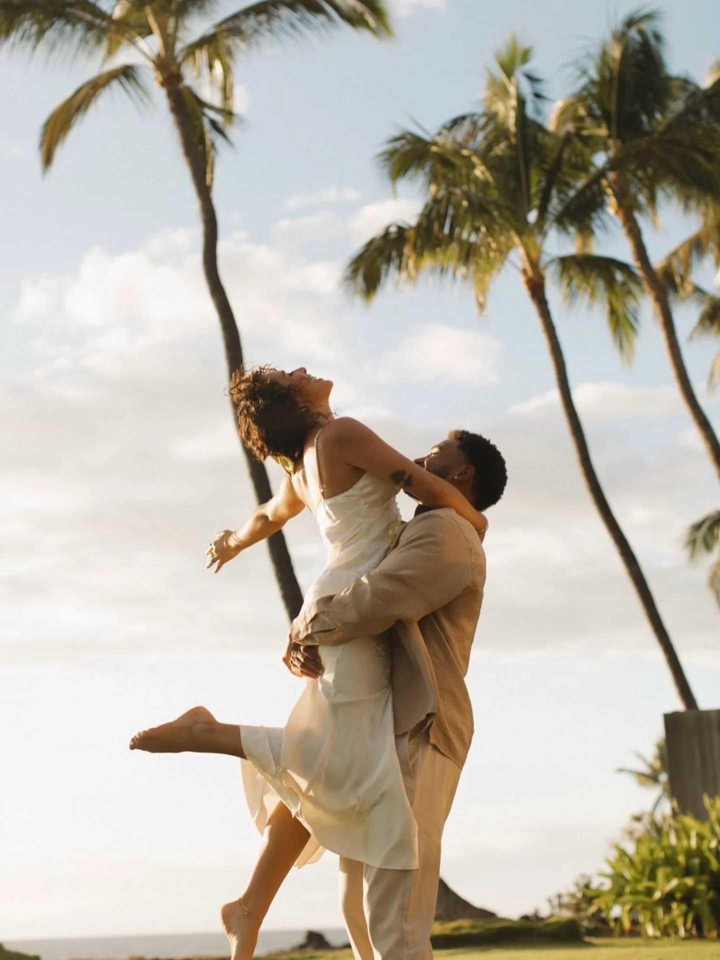 We had soooo much fun doing this styled shoot with this gorgeous couple!!! 🫶🏼💕🫶🏼💕

Makeup @mariane_mua

Hair @hairbymandahart

Design &amp; Styling @siftedandsugaredstudio

Venue @whiteorchidbeachhouse

Photography @shannonwolfephotography @kas