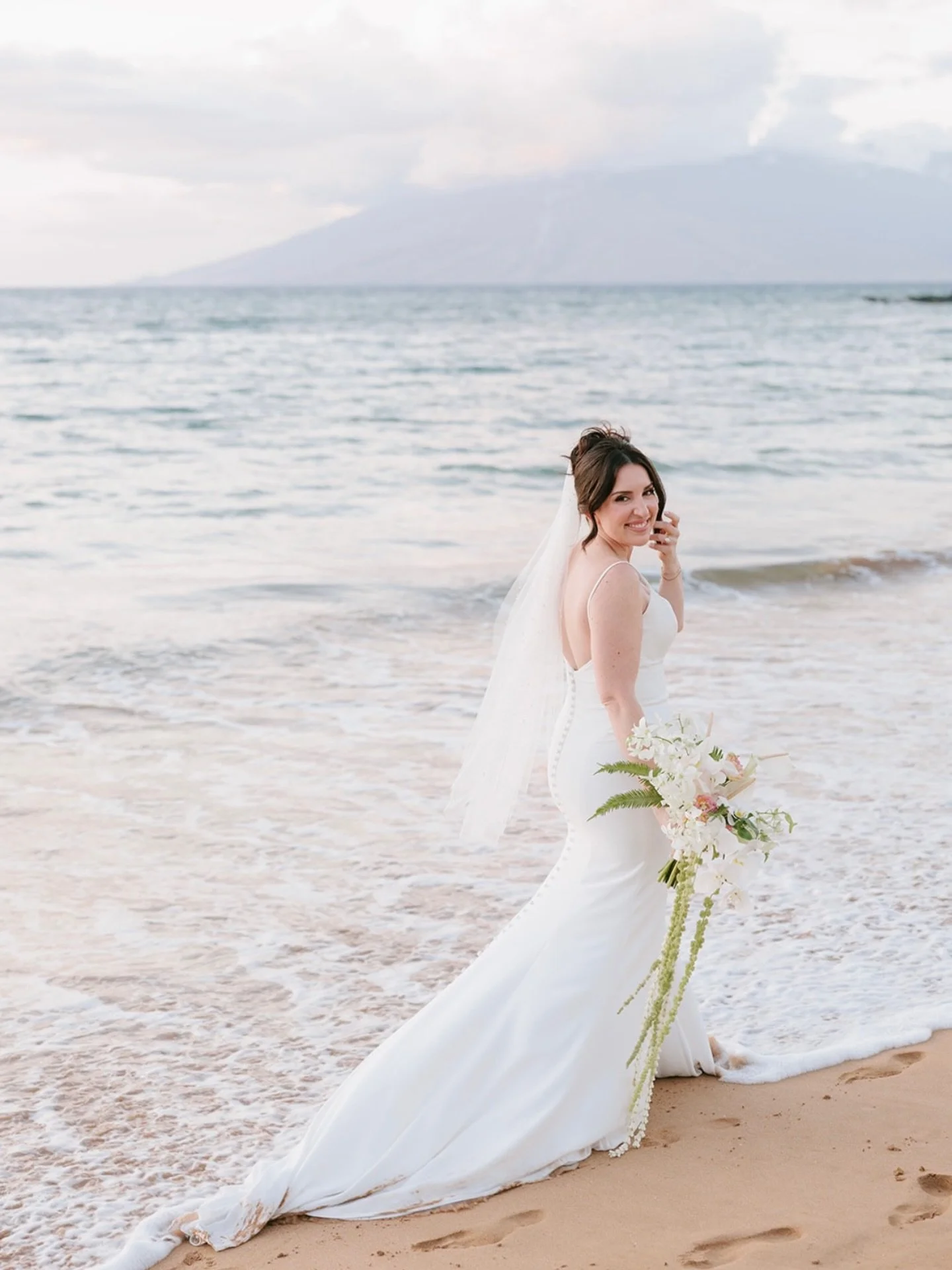 We were absolutely thrilled to do the hair and makeup for this incredible woman! Kaitlin you were a dream bride and we were honored you trusted us with your beauty. 🫶🏼💕

Beautiful bride- @koneil9176 
Makeup - @mariane_mua 
Hair - @hairbymandahart 
